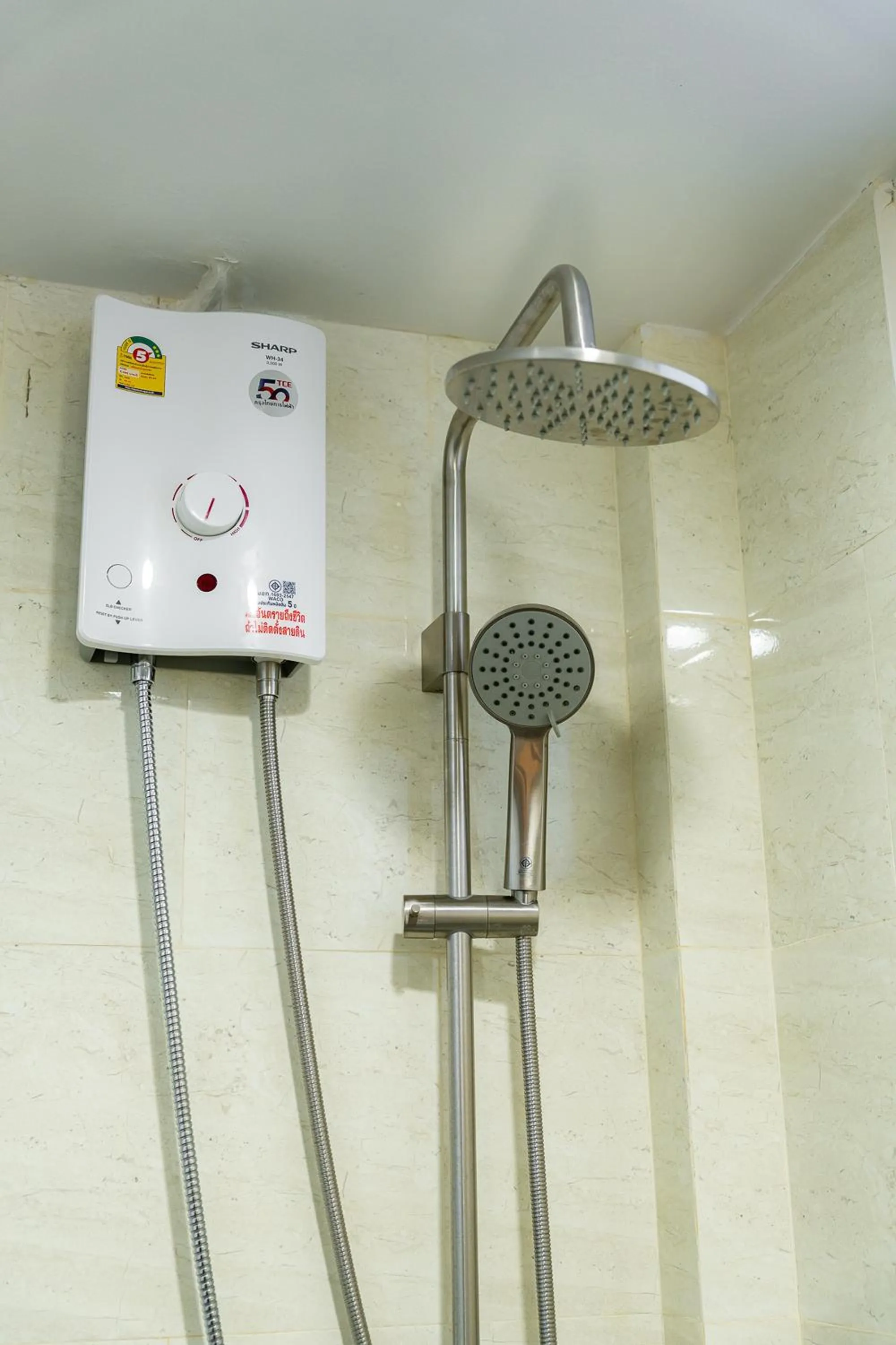 Shower in 23 AVA at Saladaeng