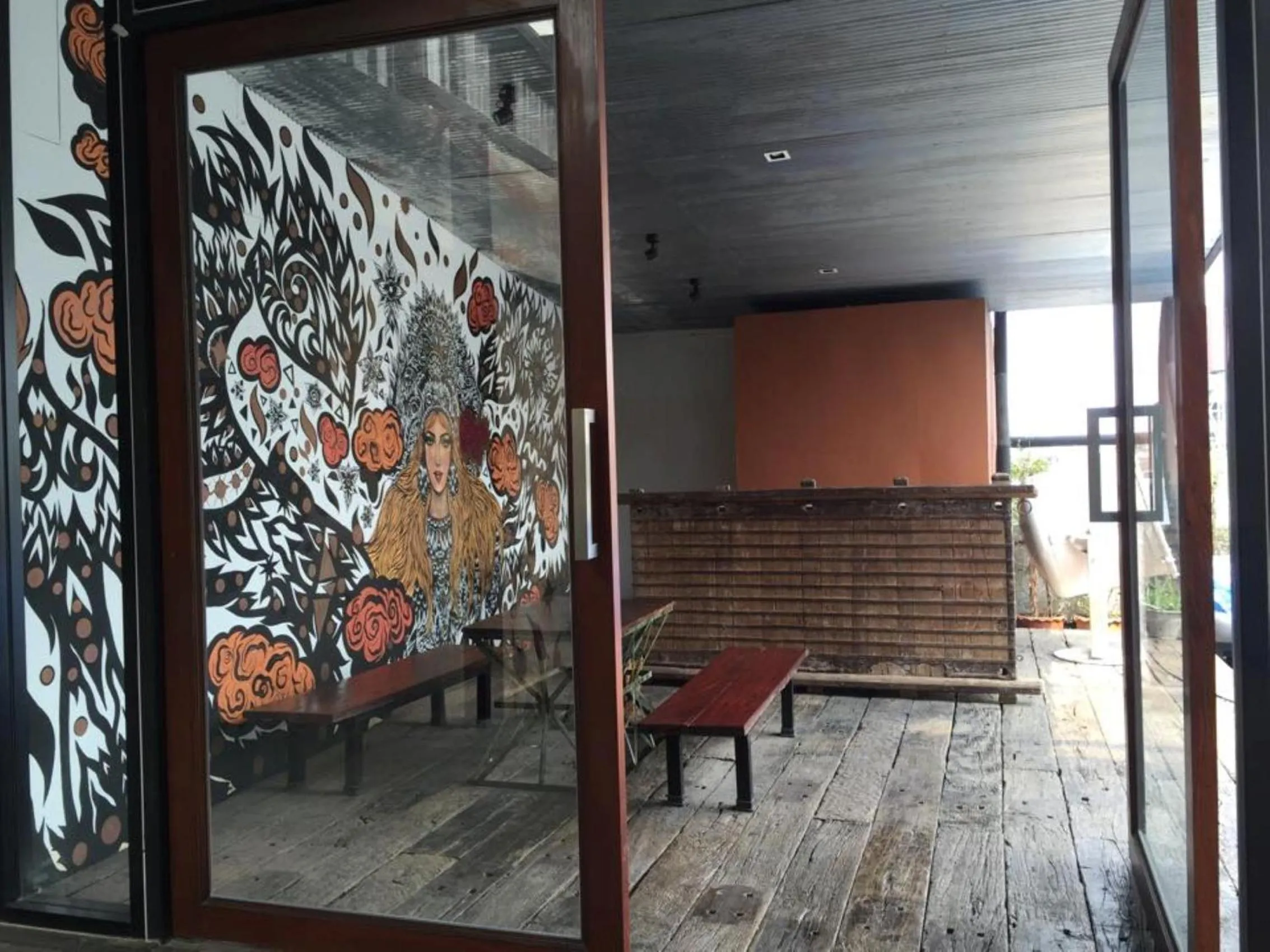 Communal lounge/ TV room in Cacha Hotel