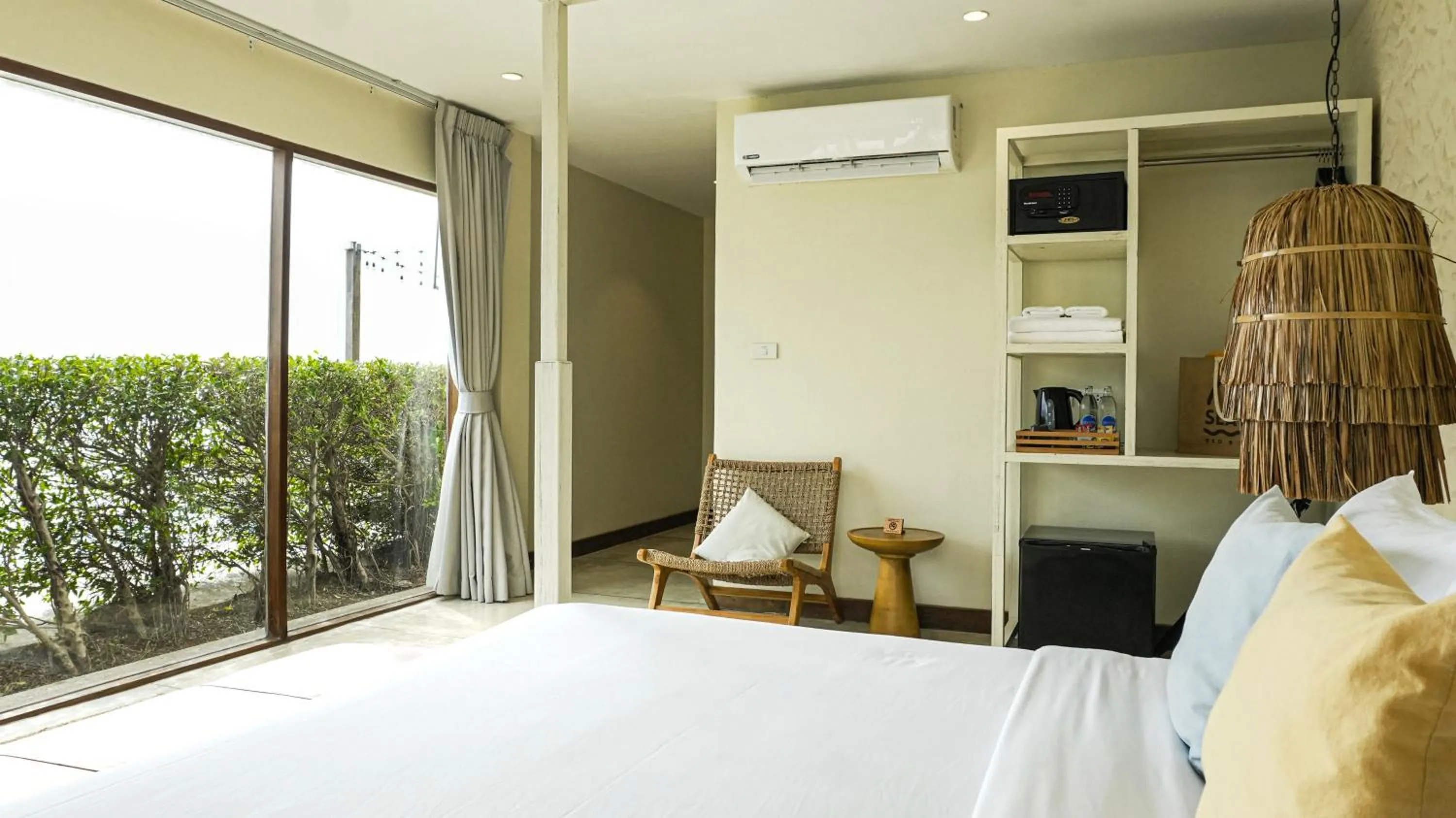 Bed in Sea Sun Bed & Beyond