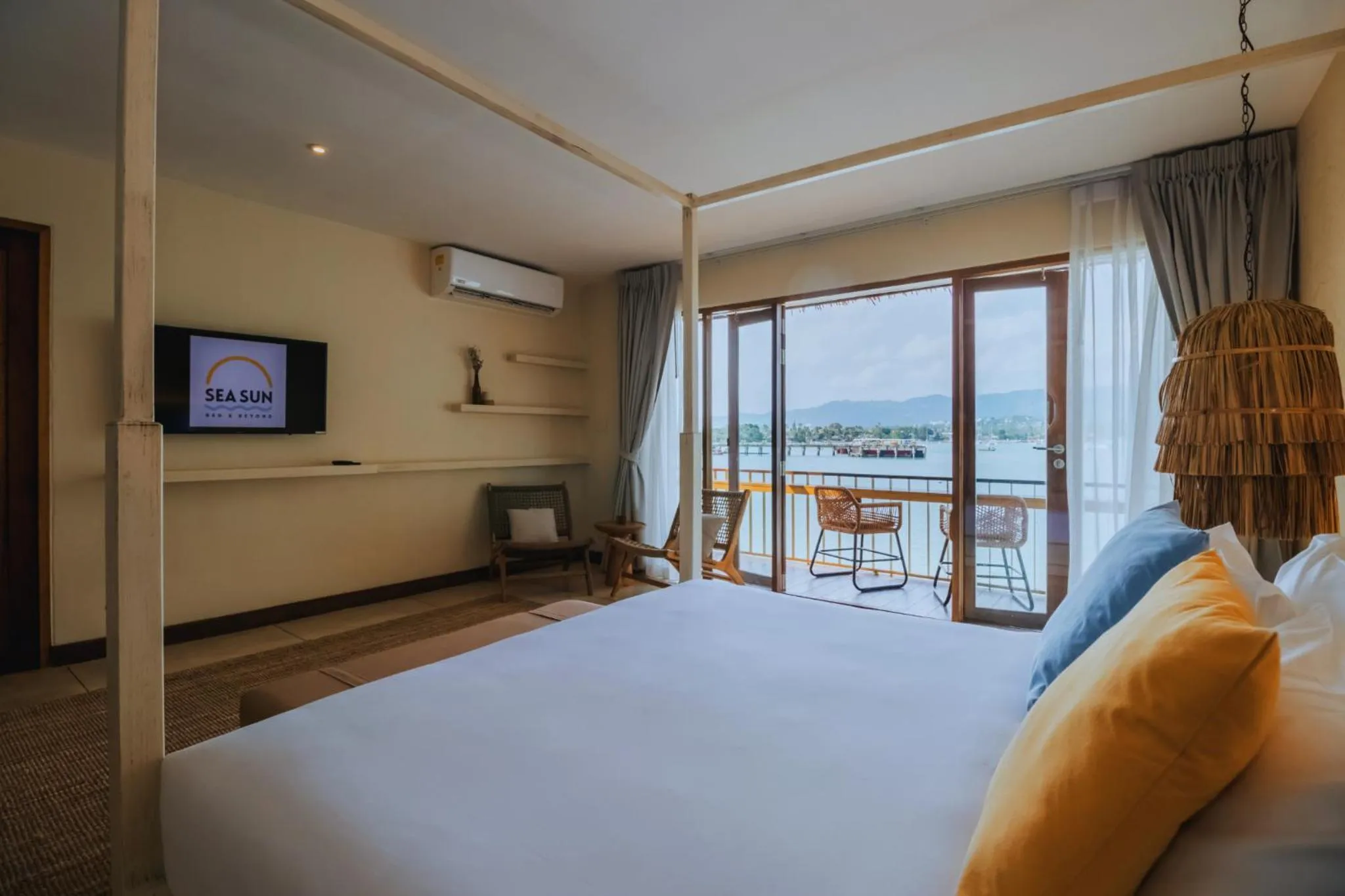 Bed in Sea Sun Bed & Beyond