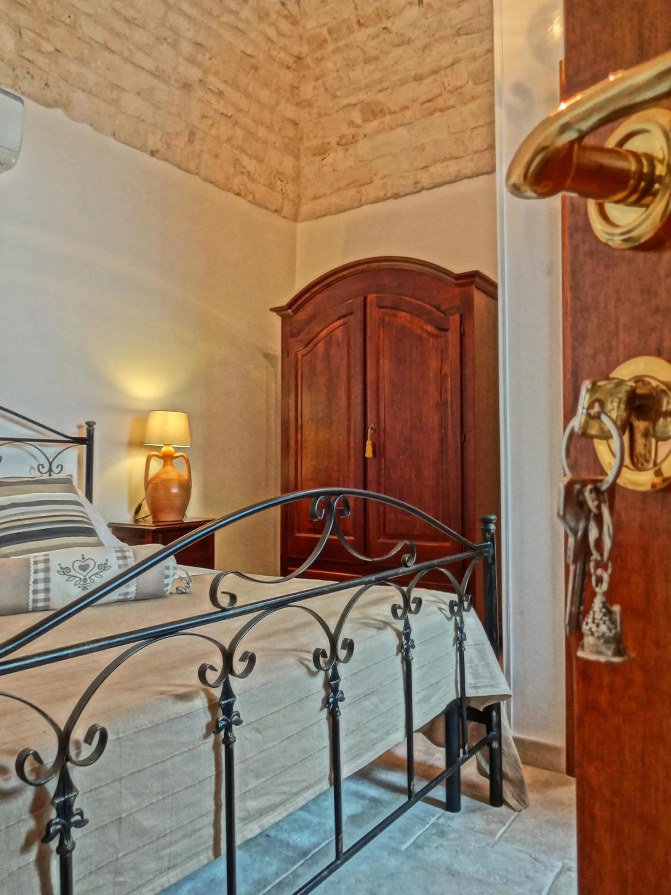 Bedroom, Bed in Trulli-eu Guesthouse Alberobello