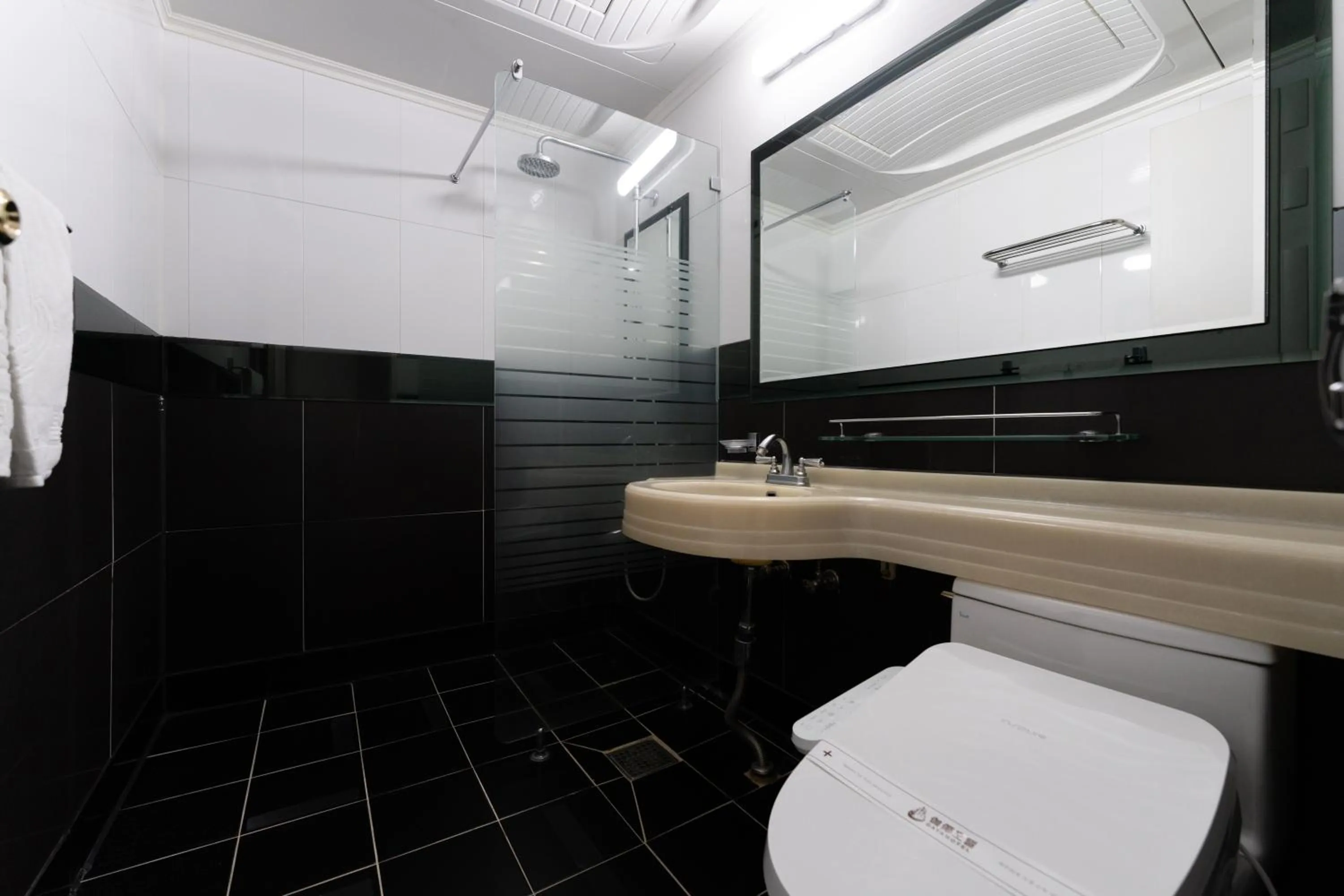 Bathroom in Hotel Gaya