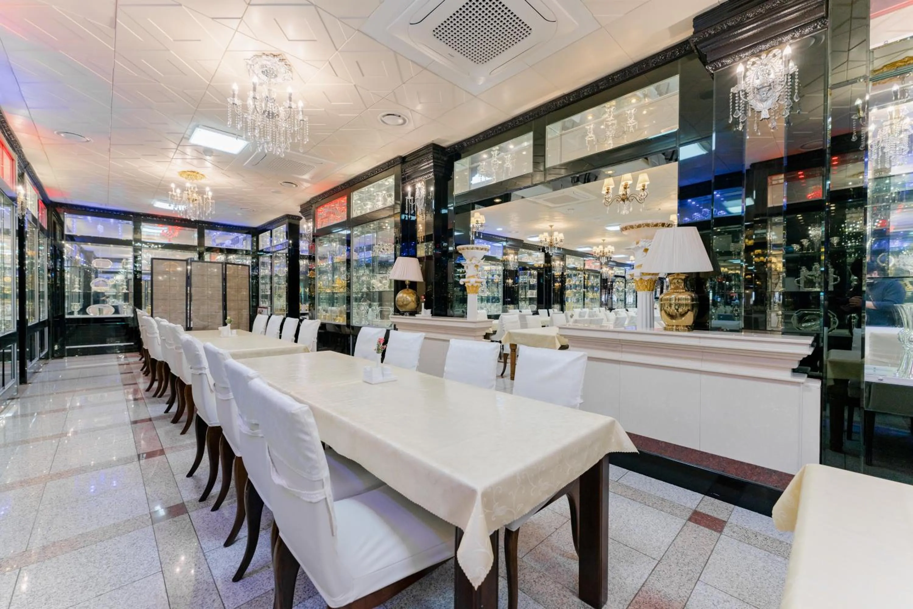 Restaurant/places to eat in Hotel Gaya