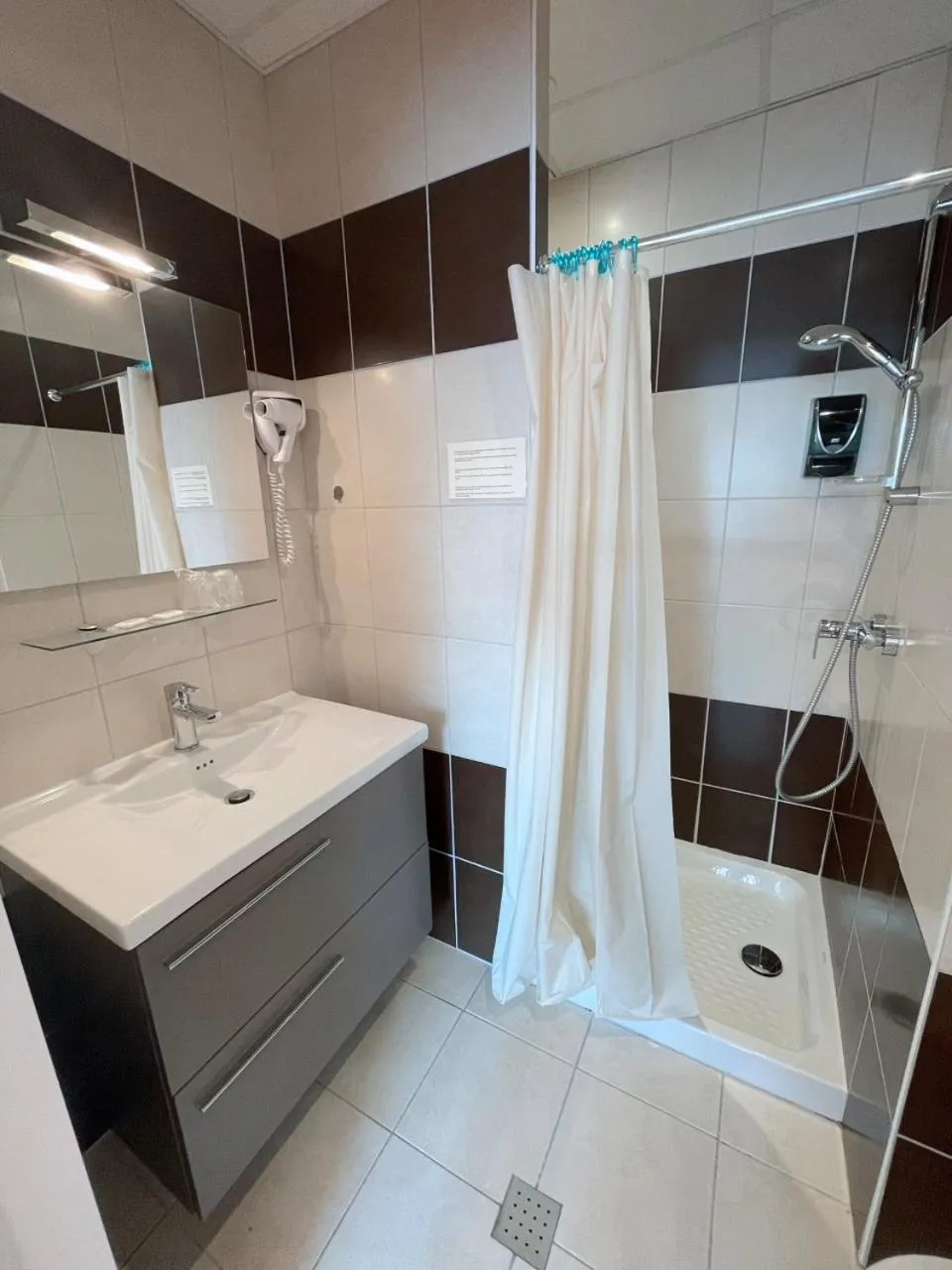 Shower in Hotel Le Ronchamp