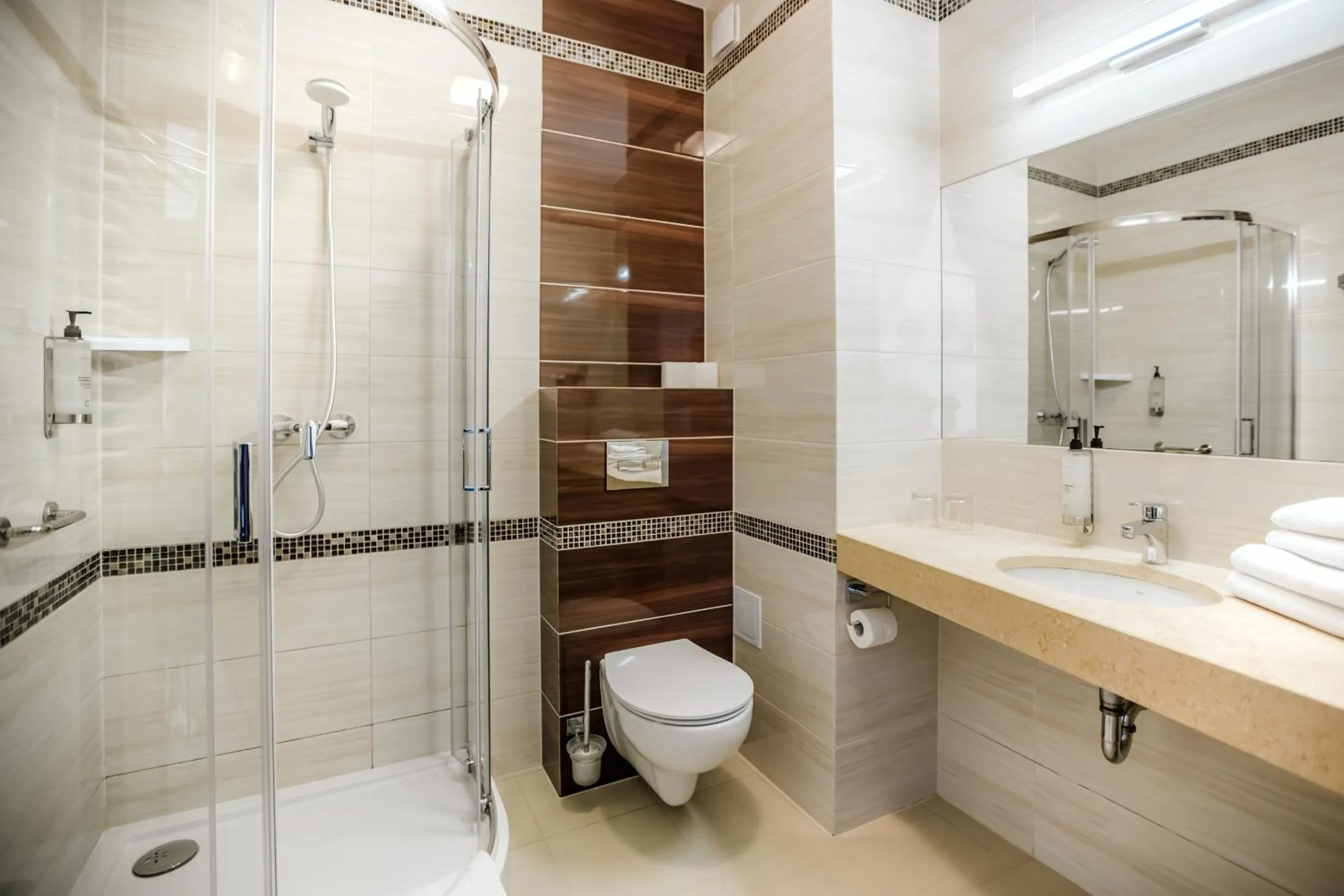 Shower in Hotel Emocja SPA