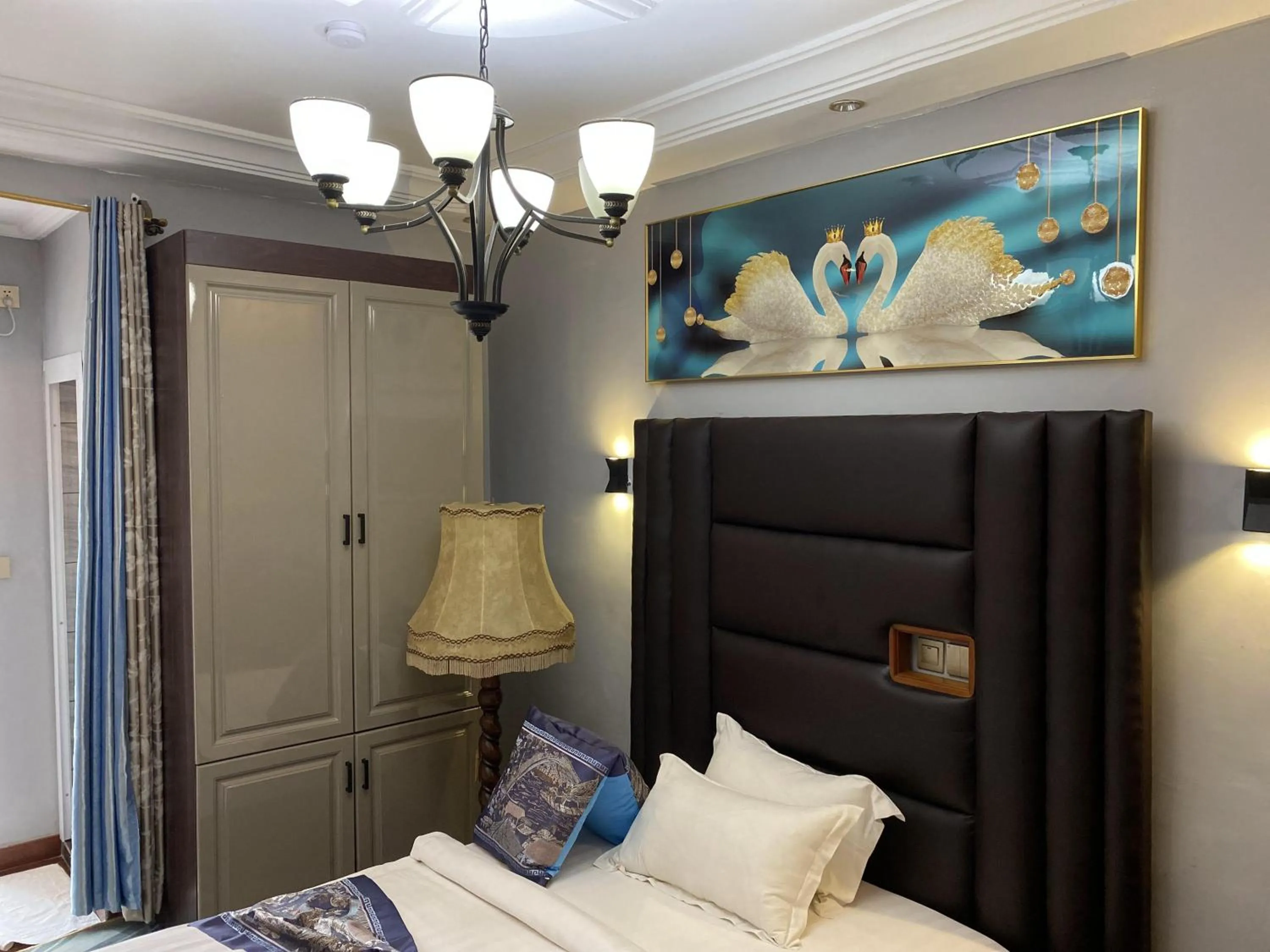 Bed in THE DREAMS HOTEL