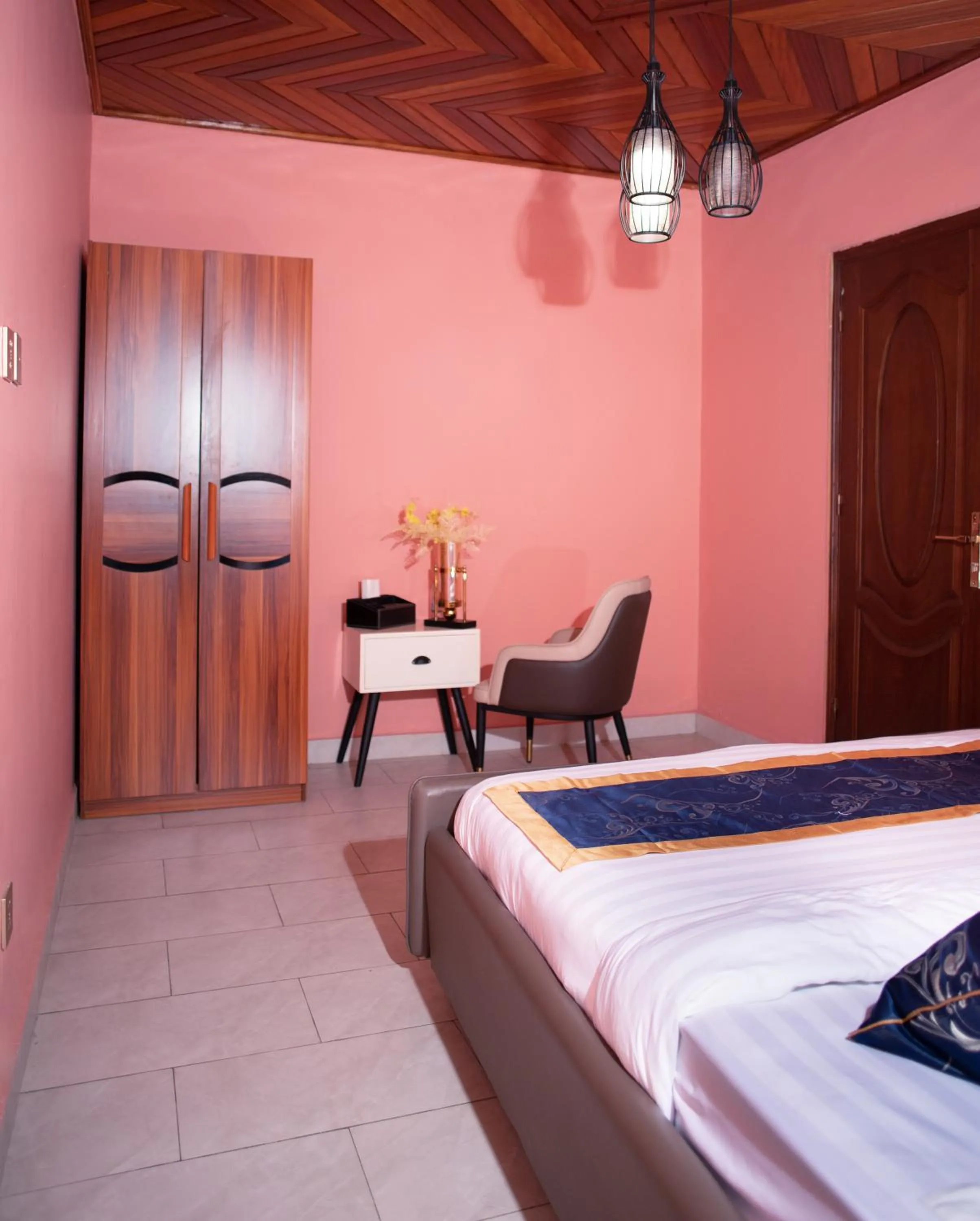 Seating area, Bed in THE DREAMS HOTEL