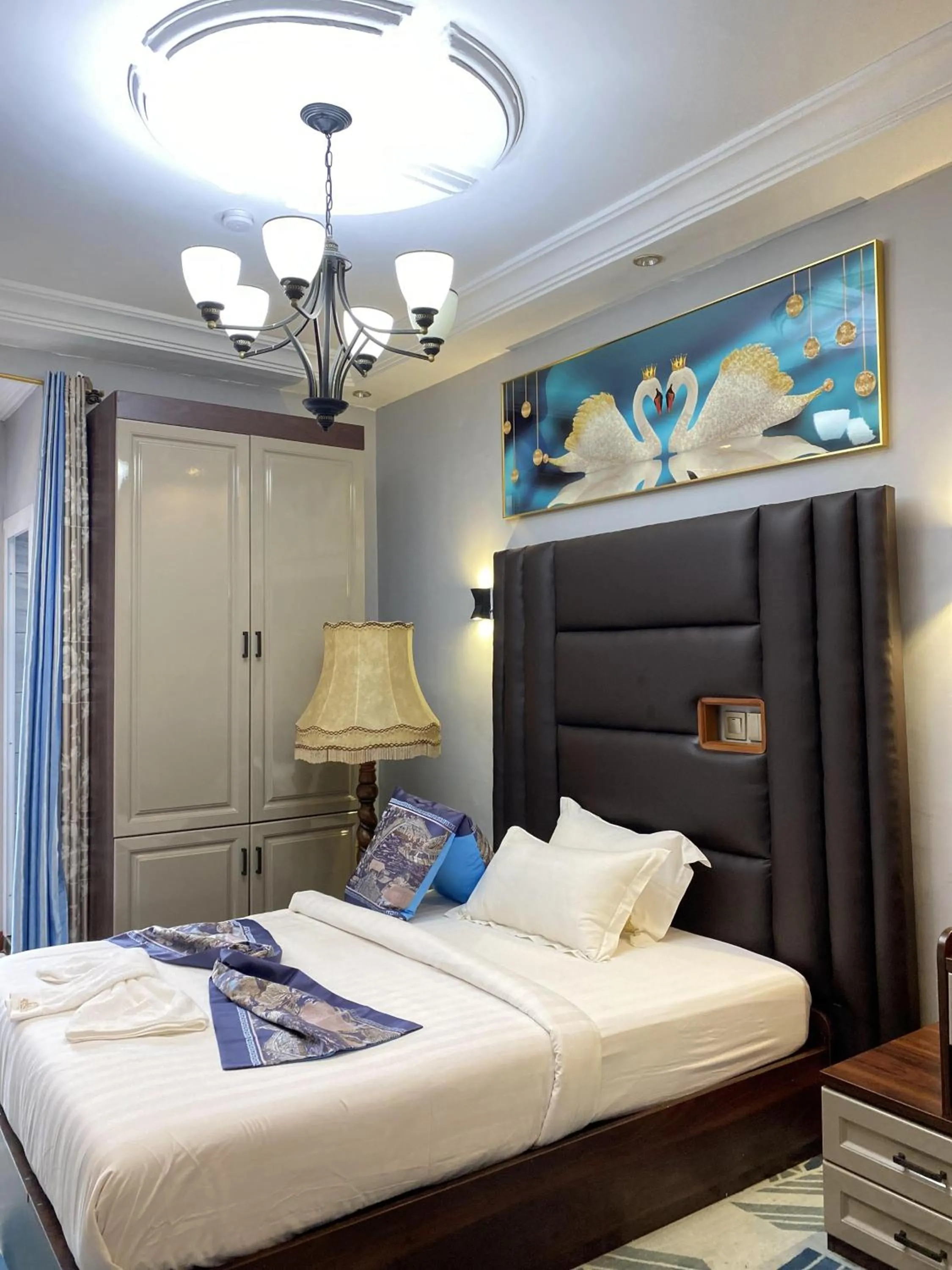 Bed in THE DREAMS HOTEL