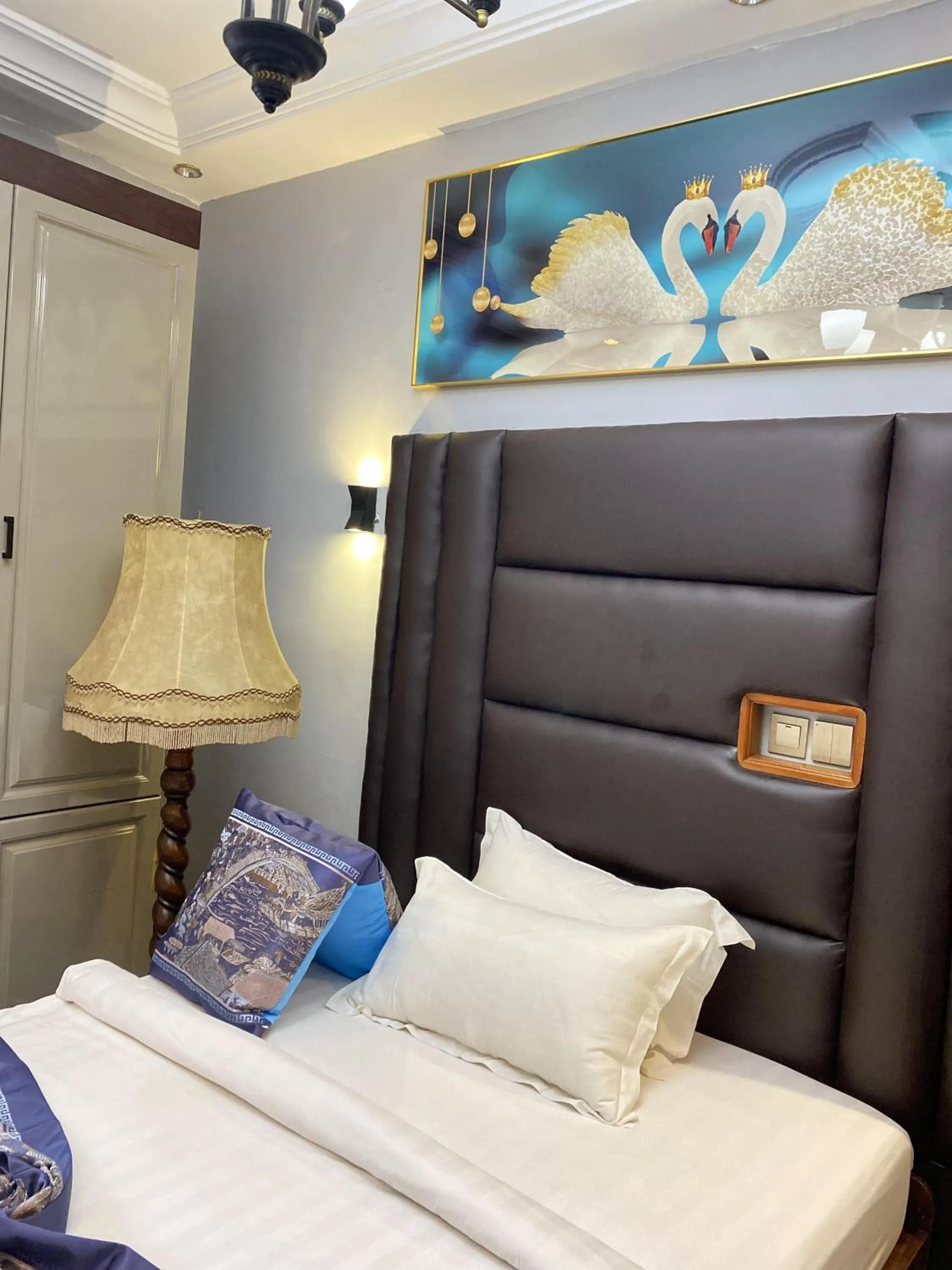 Bed in THE DREAMS HOTEL