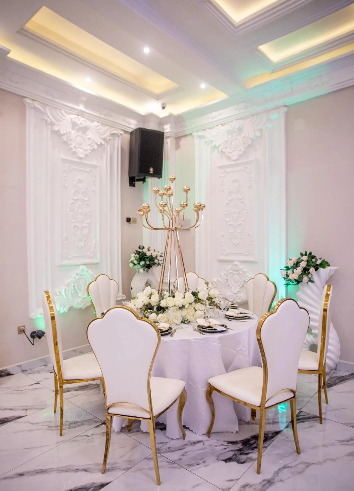 Restaurant/places to eat in THE DREAMS HOTEL