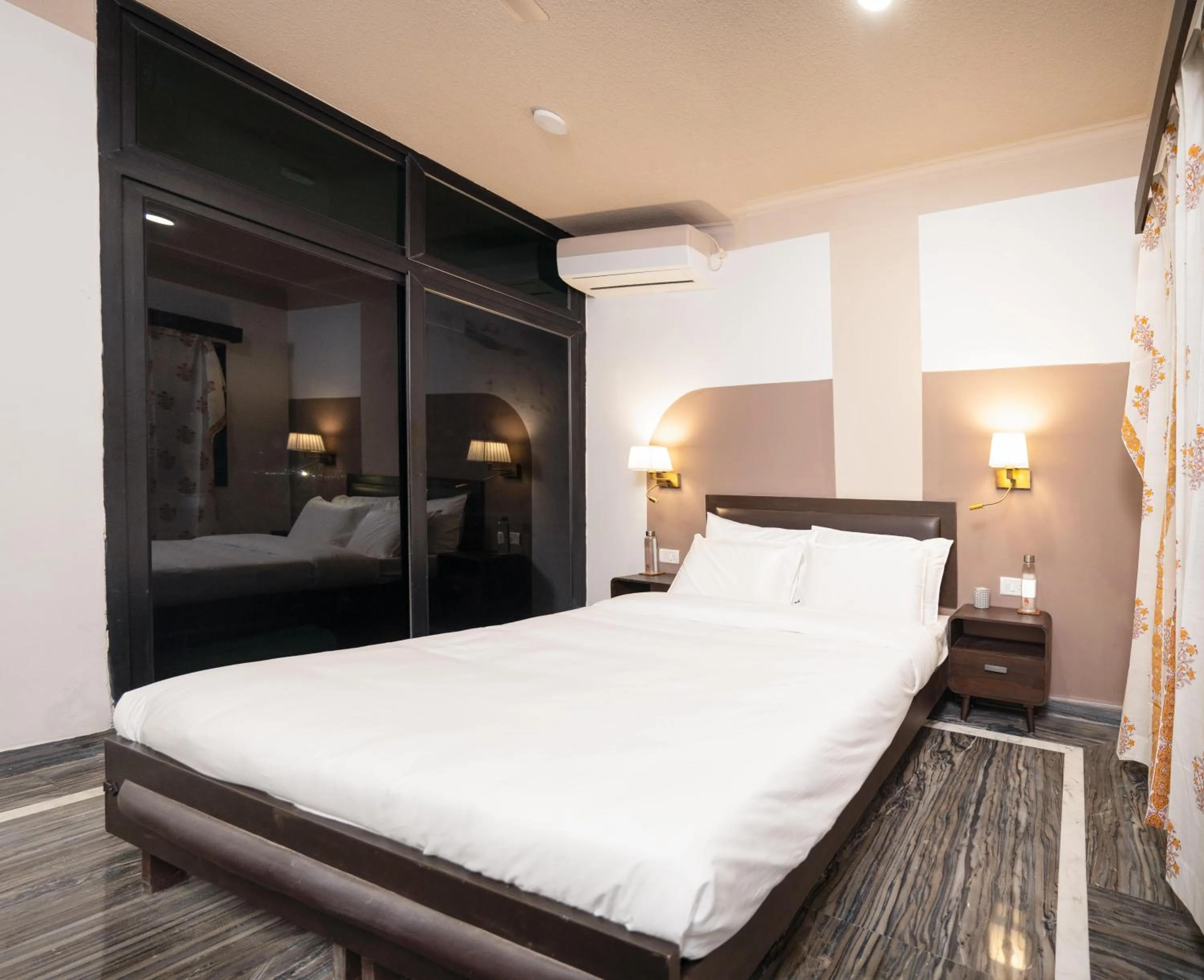 wardrobe, Bed in Firebrick Boutique Residences - GARNET HOUSE