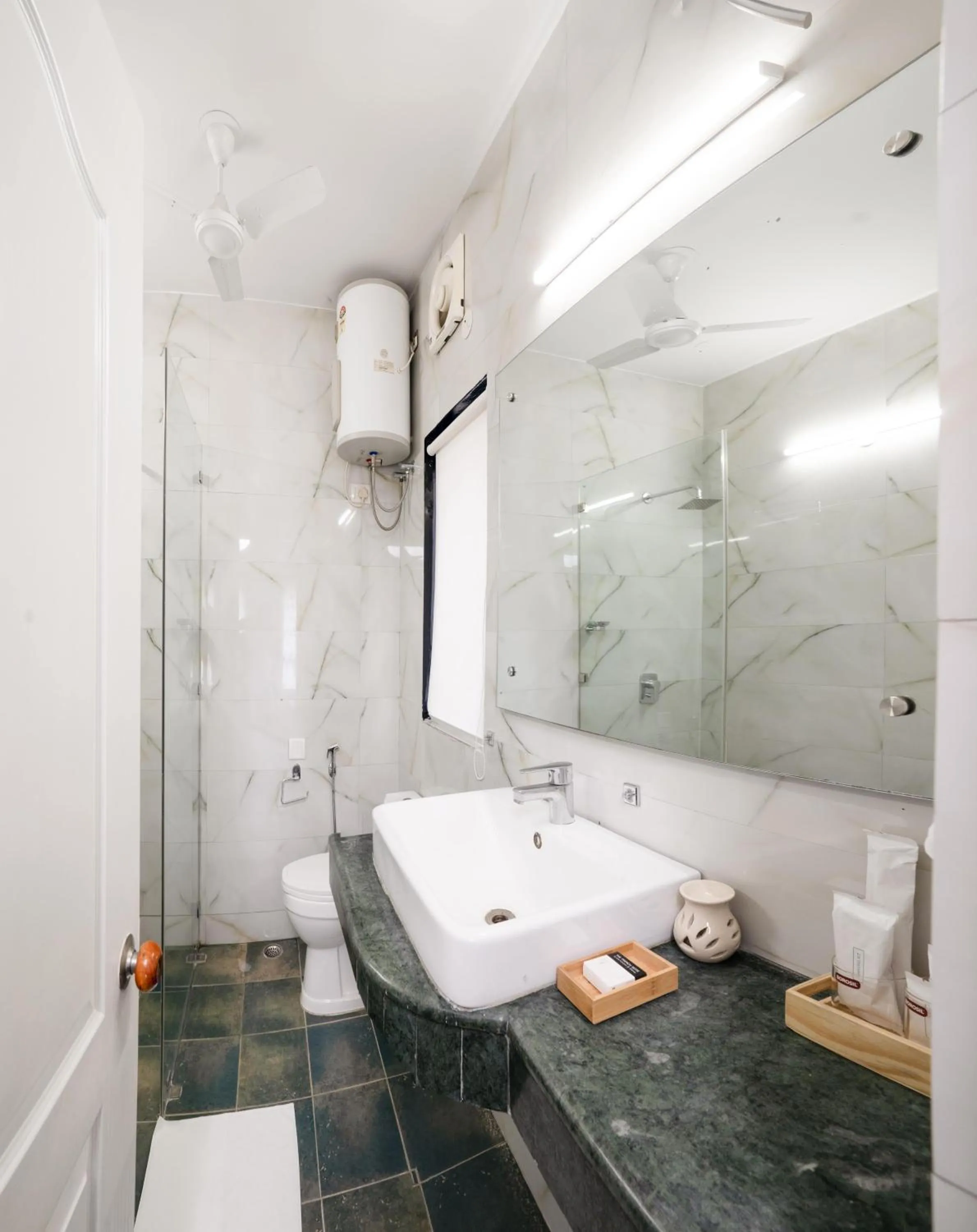 Shower in Firebrick Boutique Residences - GARNET HOUSE