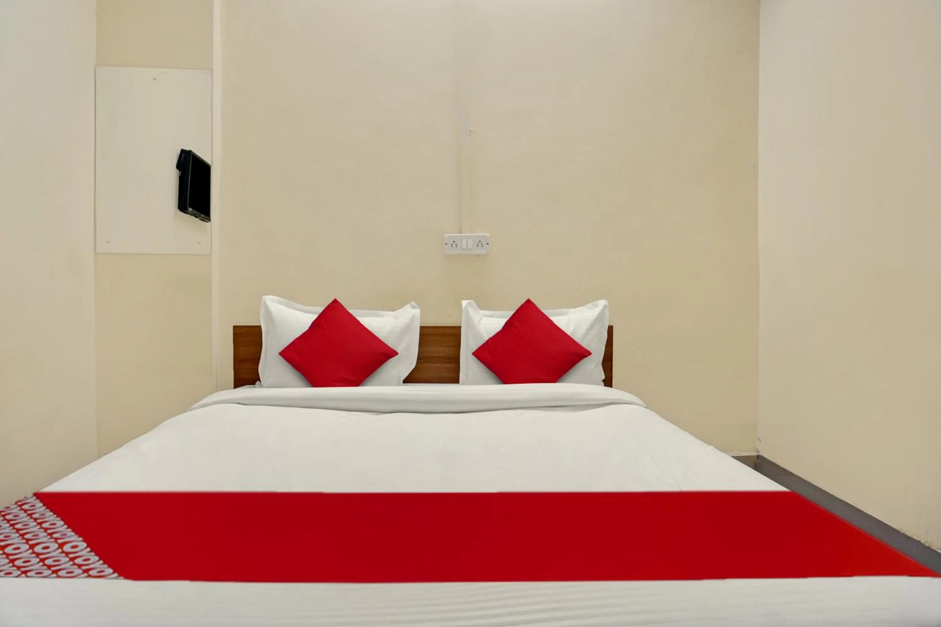 Bedroom, Bed in Super Hotel O Sai Avenue
