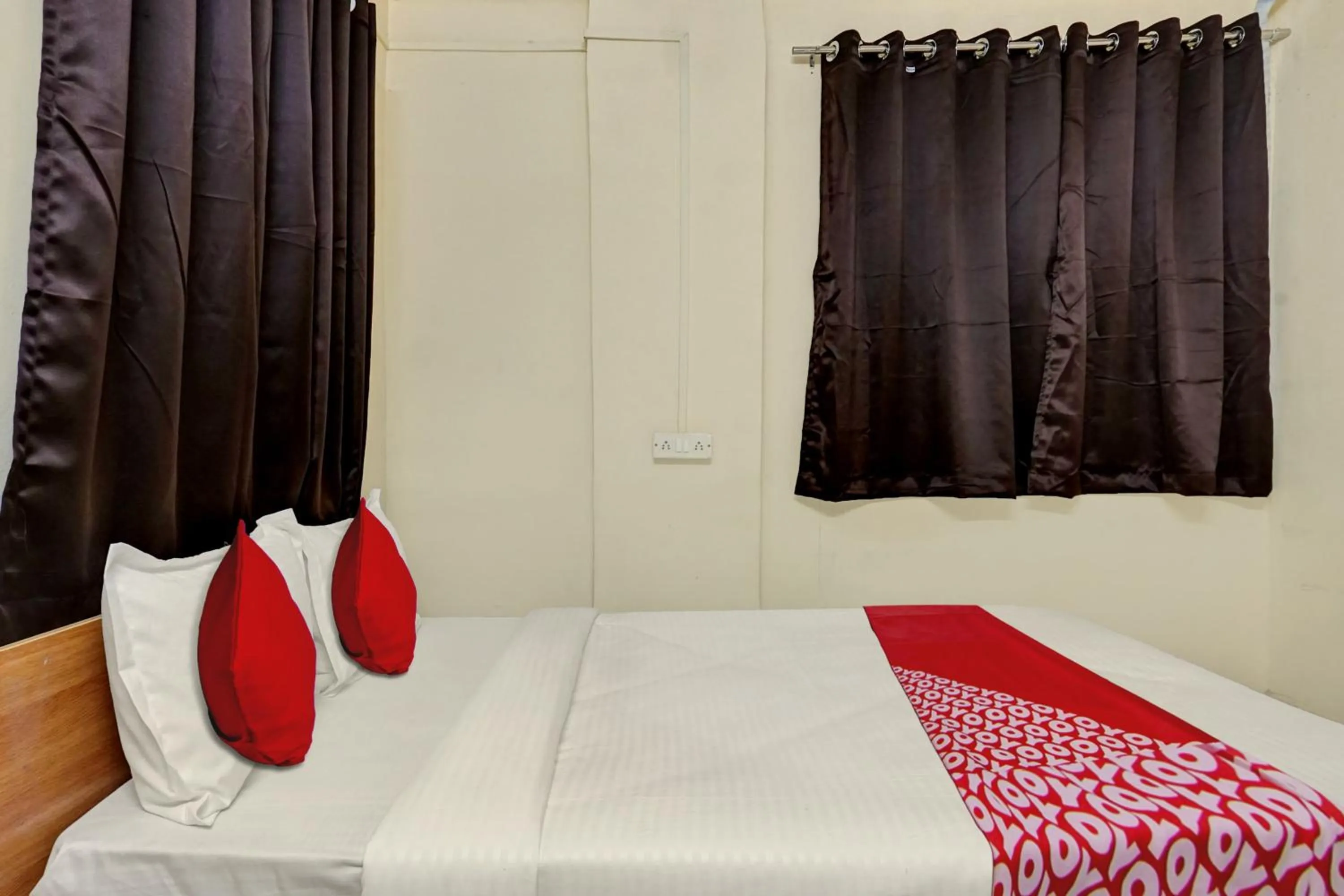 Bedroom, Bed in Super Hotel O Sai Avenue