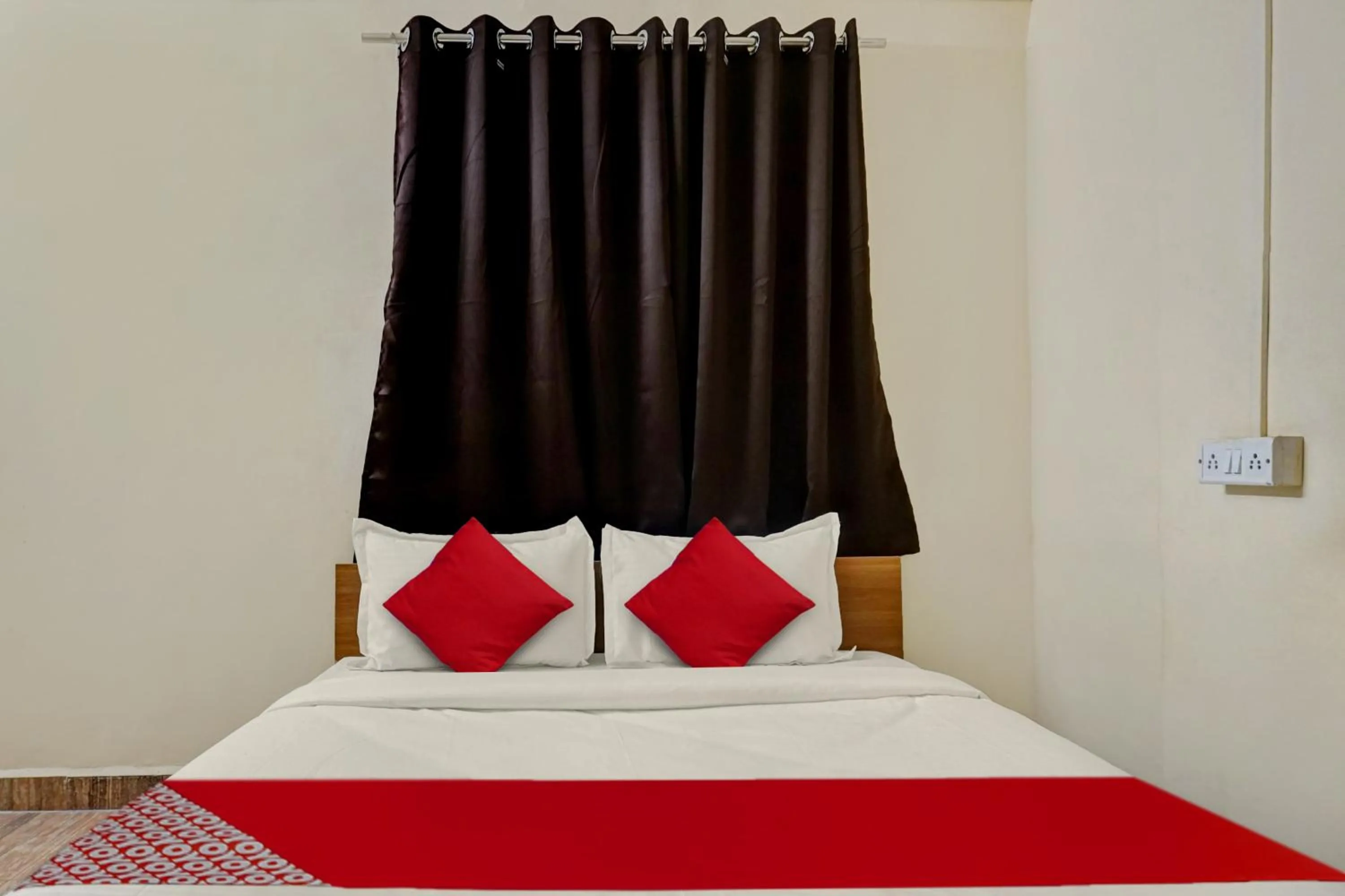 Bedroom, Bed in Super Hotel O Sai Avenue