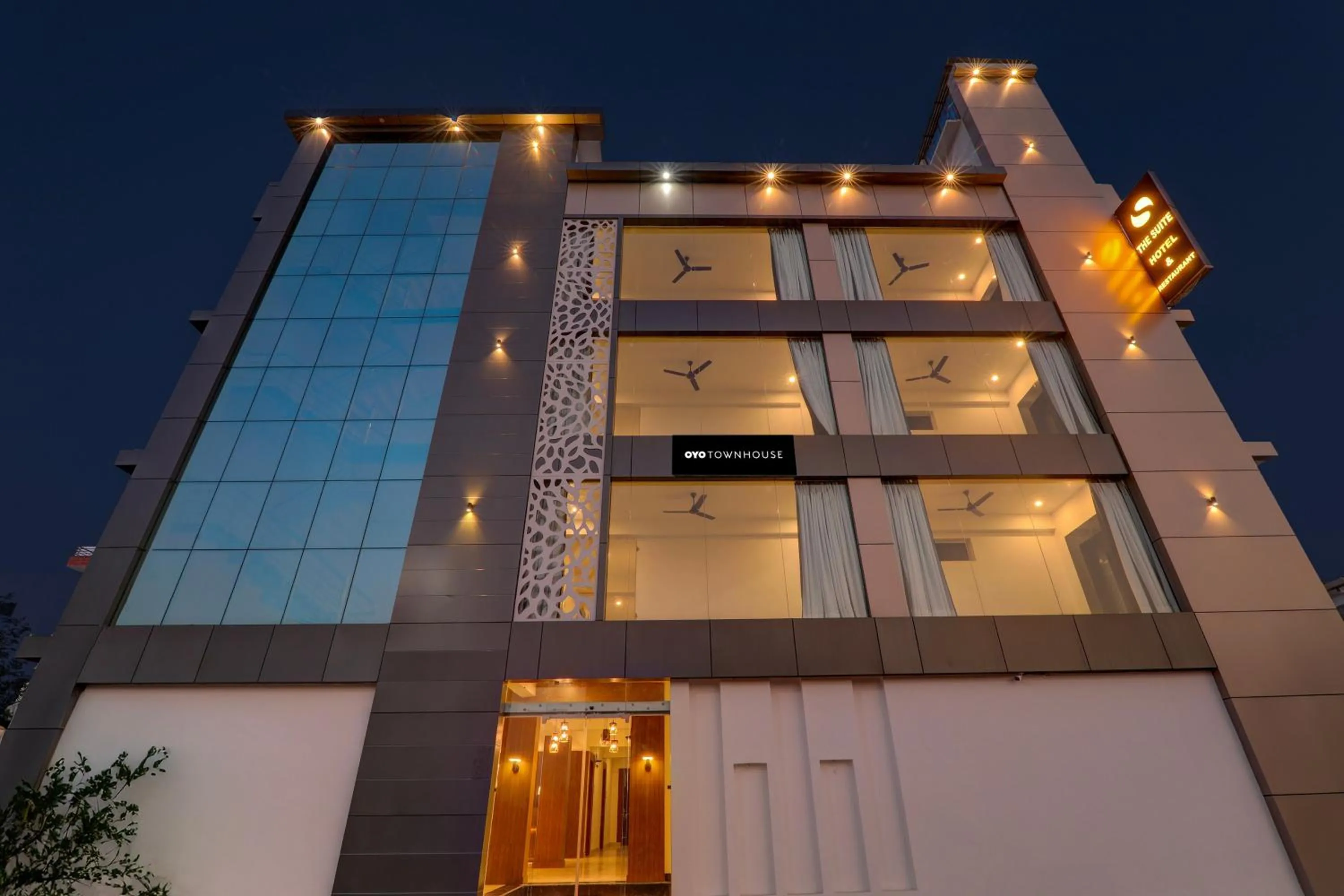 Facade/entrance in Hotel O The Suite