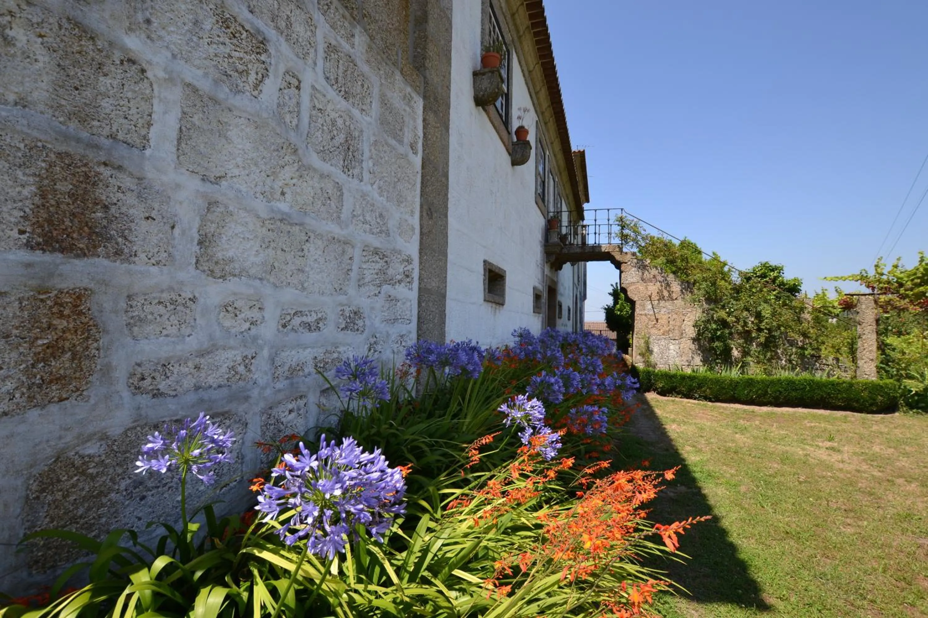 Facade/entrance in Casa do Ribeiro