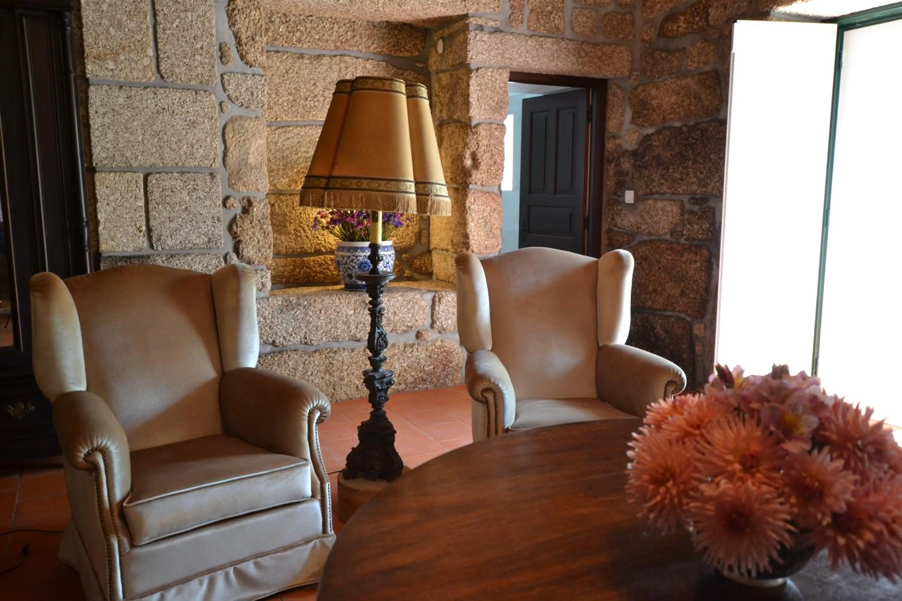 Photo of the whole room in Casa do Ribeiro