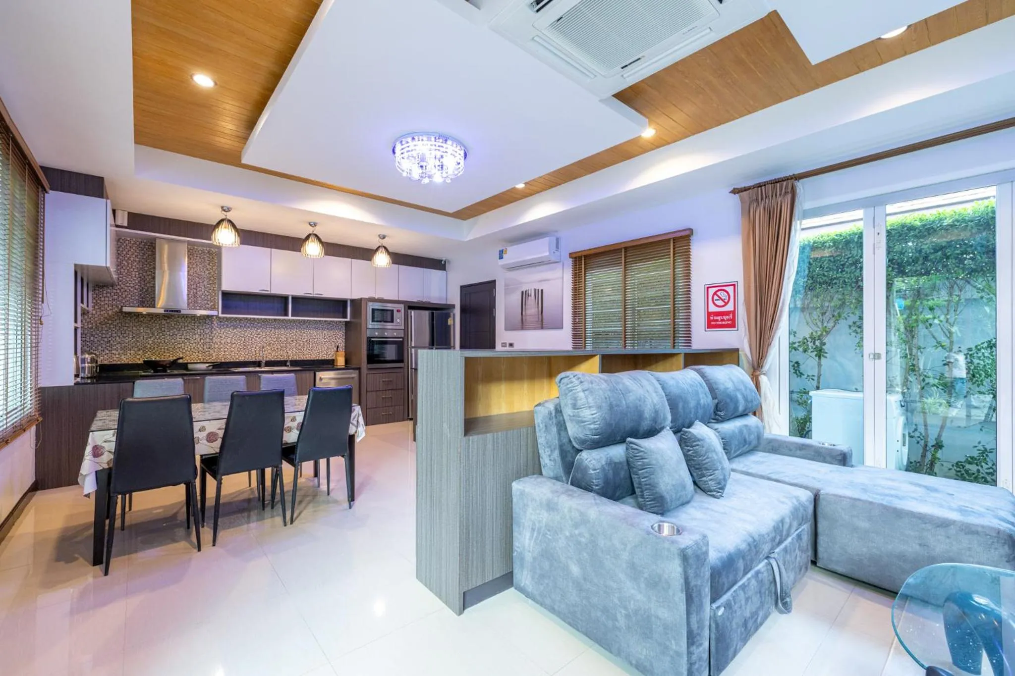 Kitchen or kitchenette in Kana Hotel Phuket普吉岛卡娜酒店