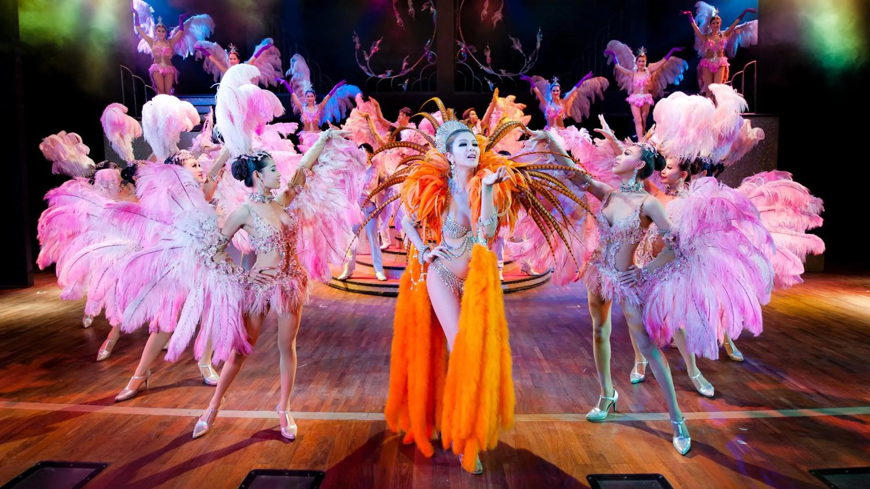 Evening entertainment in Kana Hotel Phuket普吉岛卡娜酒店