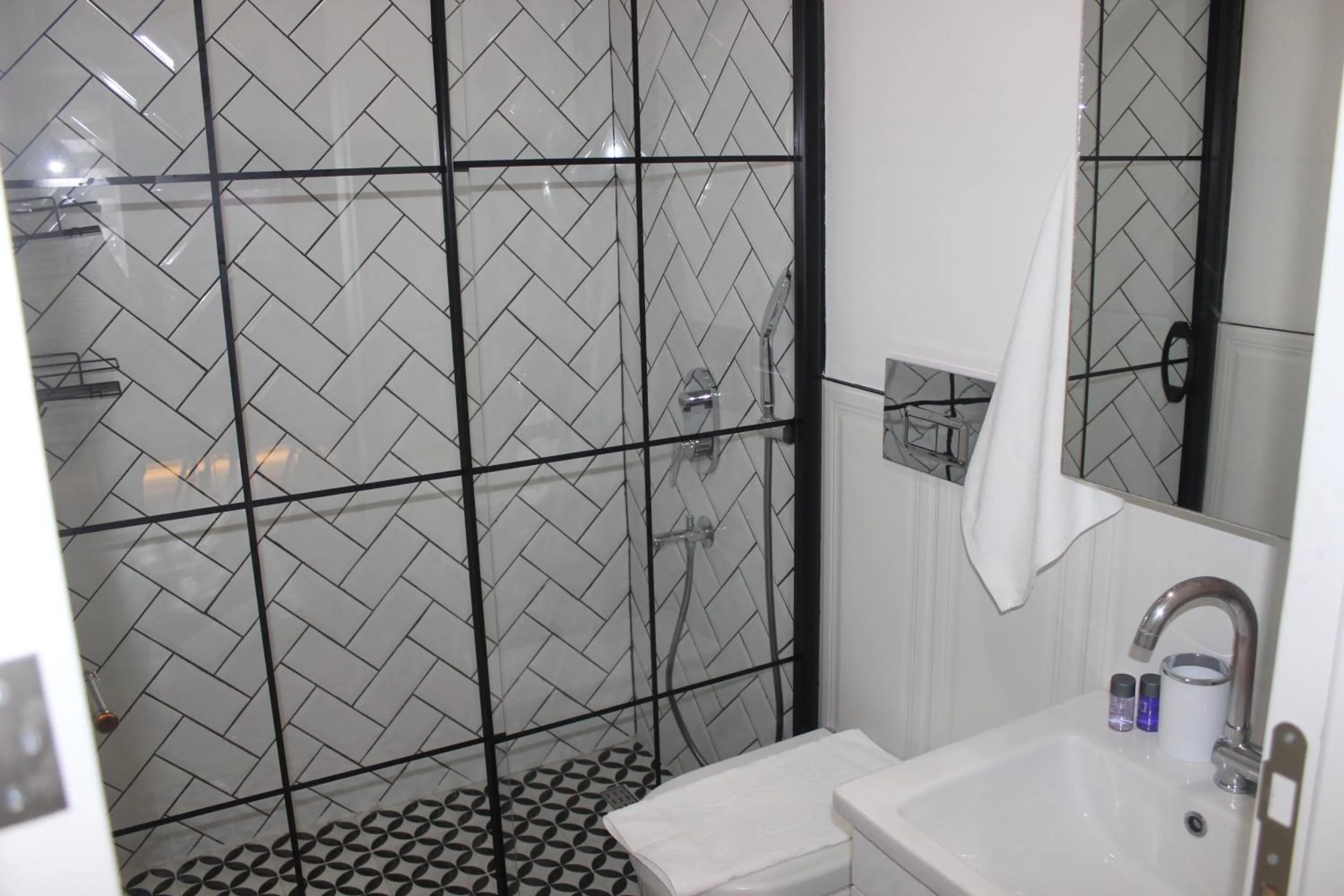 Shower in Cosy Suite