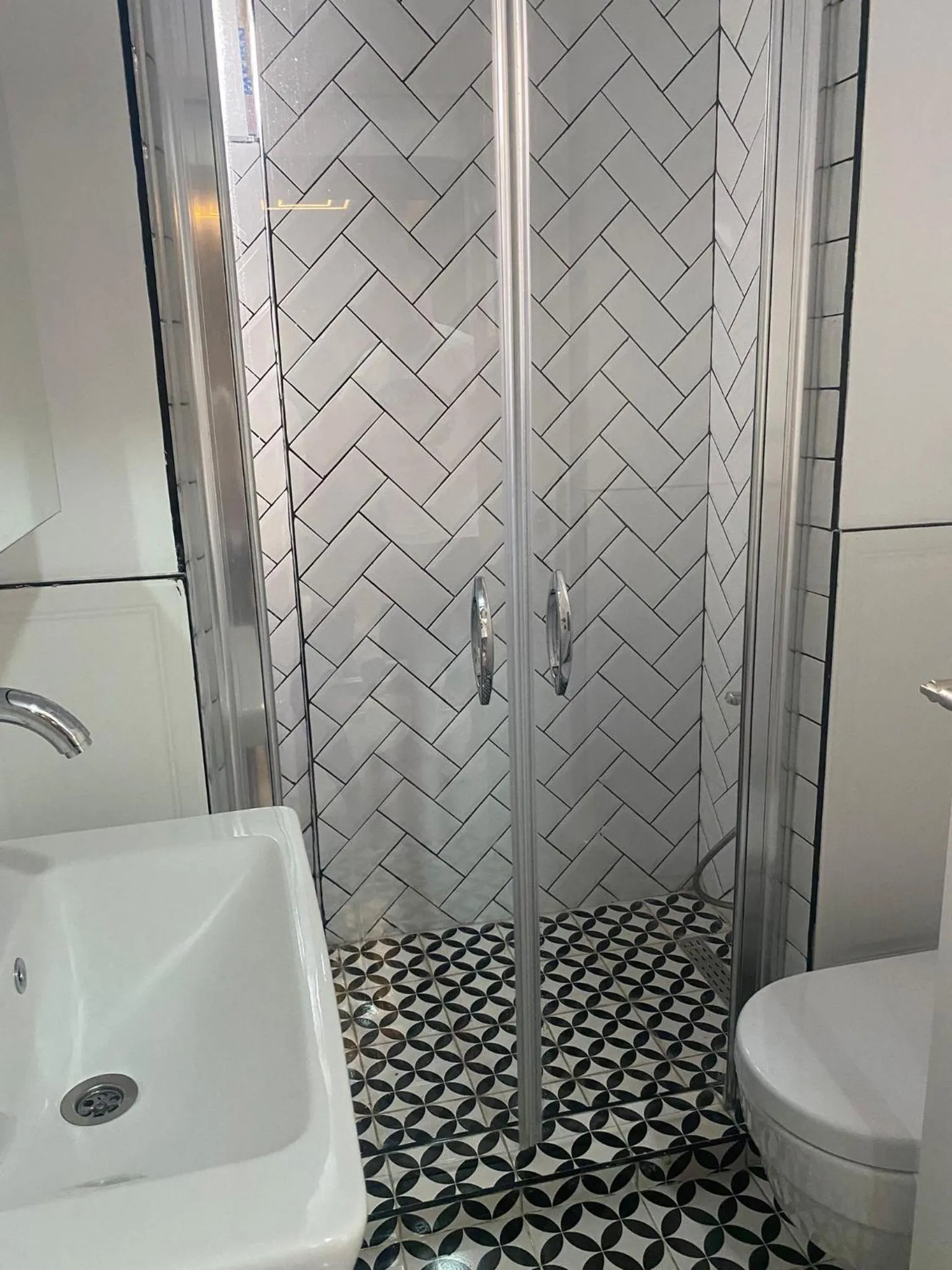 Shower in Cosy Suite