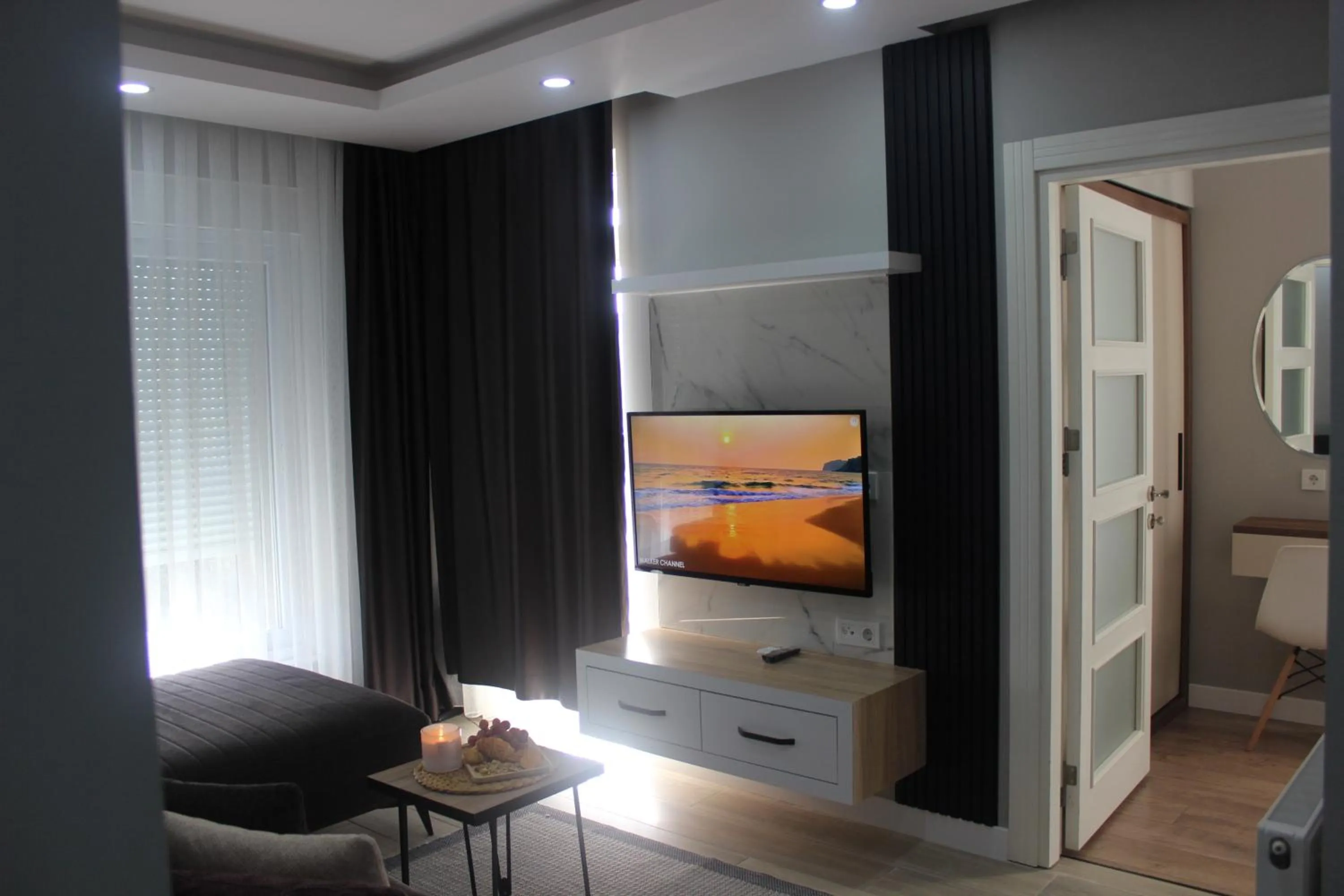 Seating area, Bed in Cosy Suite