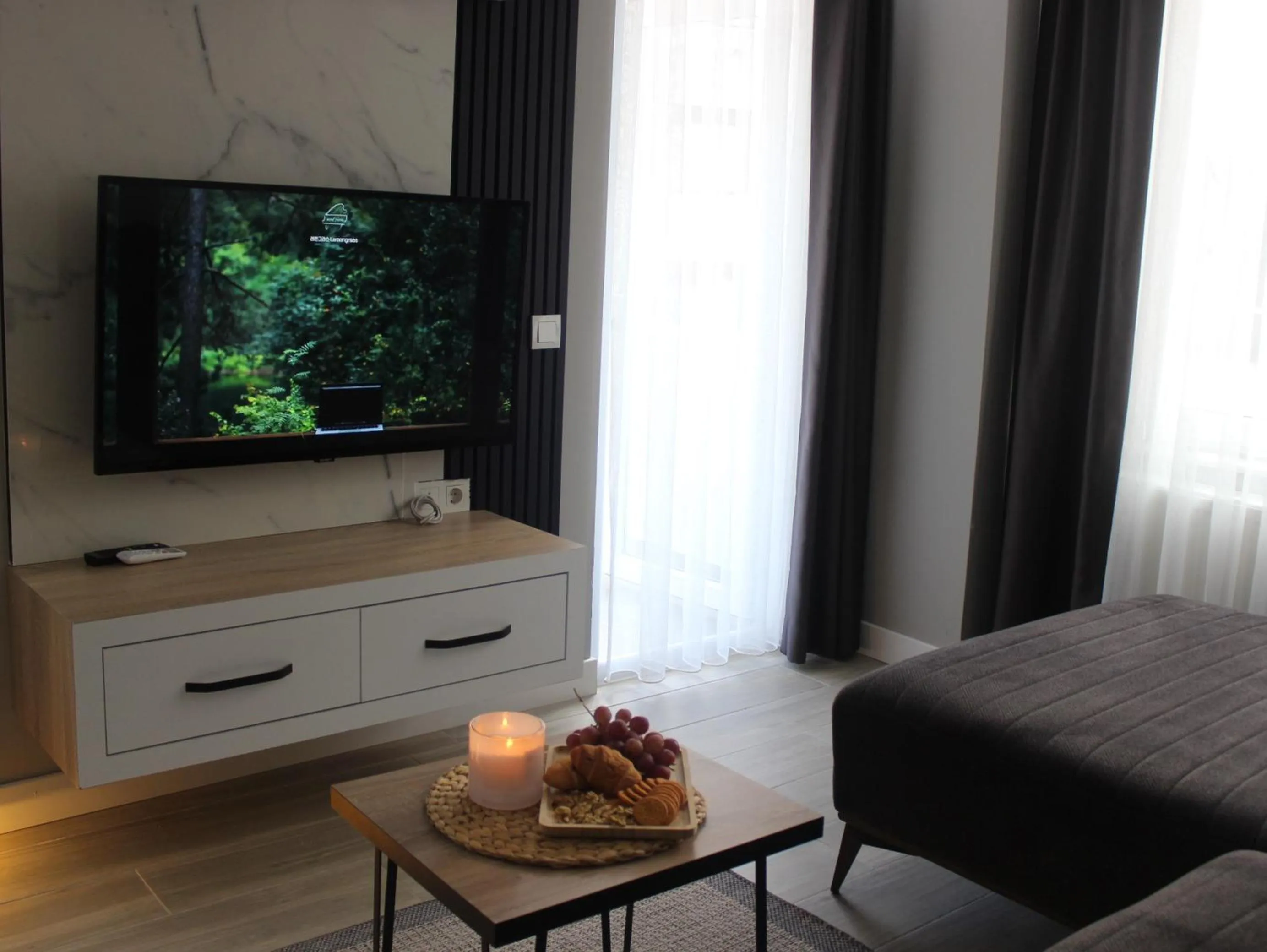 Communal lounge/ TV room in Cosy Suite