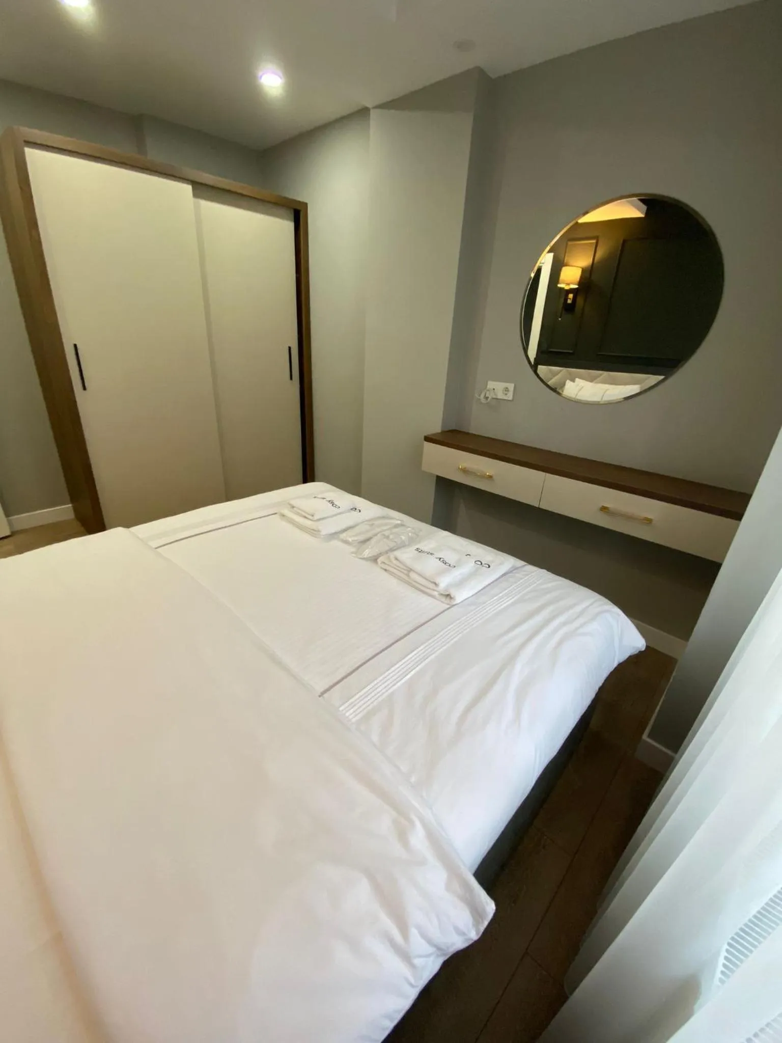 Bedroom, Bed in Cosy Suite