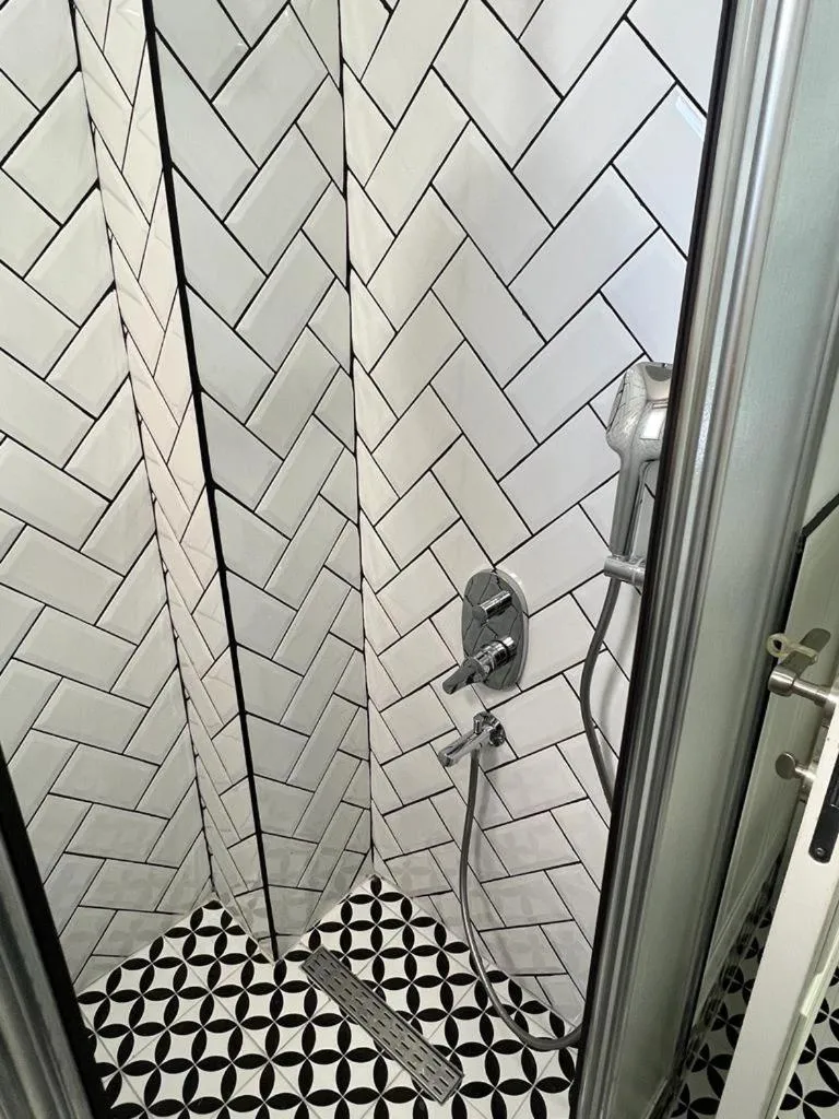 Shower in Cosy Suite