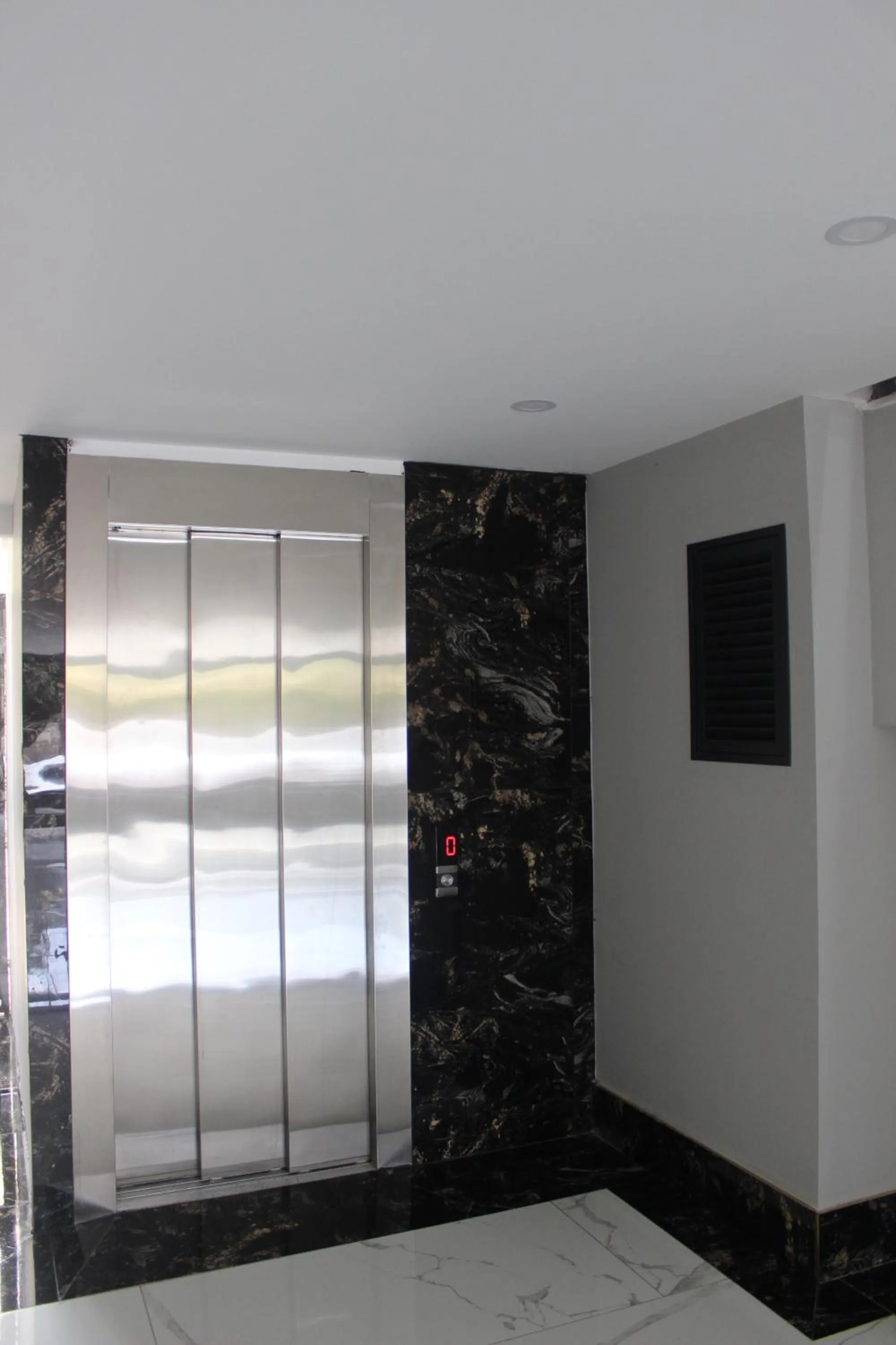 elevator in Cosy Suite