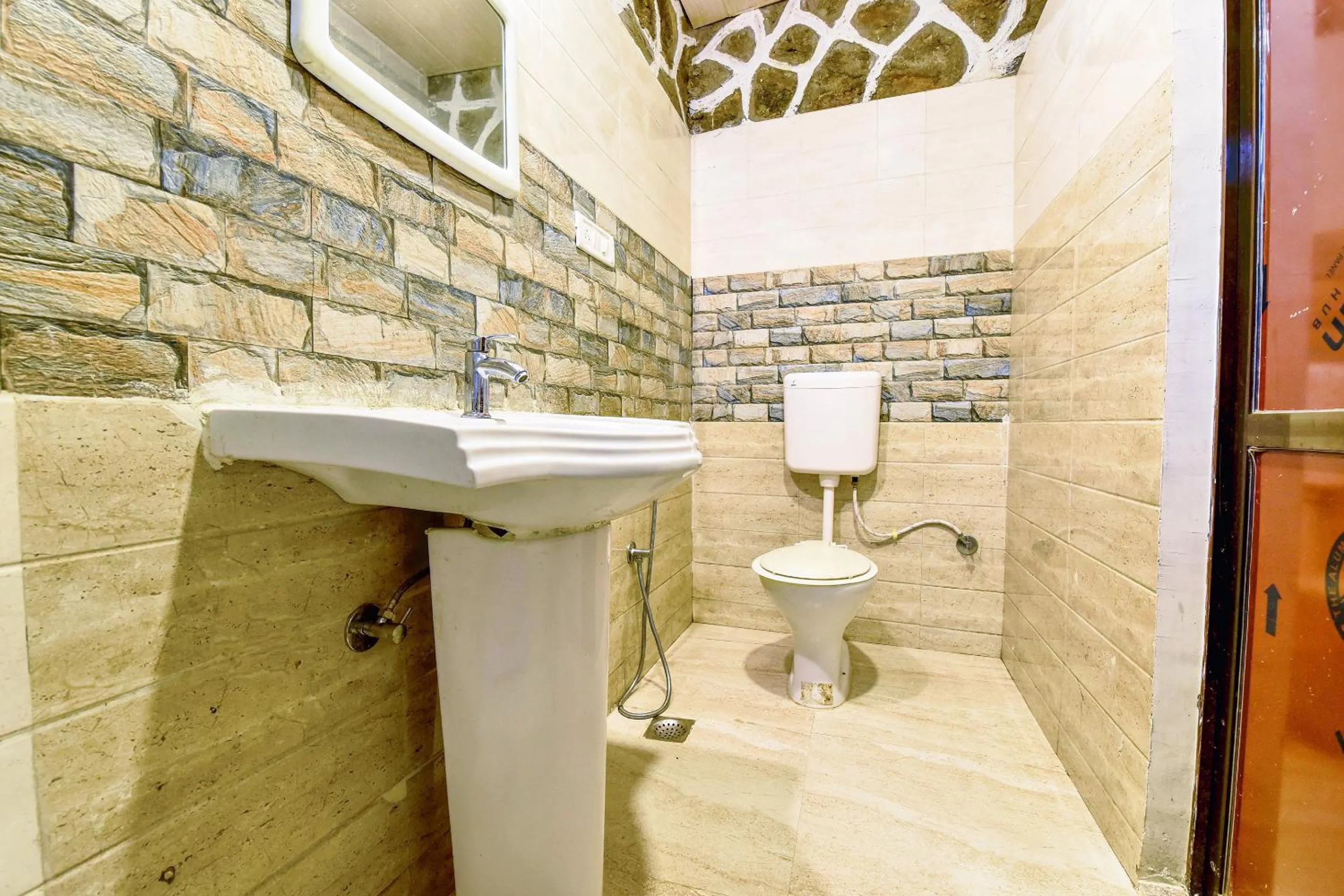 Bathroom in Castlle Rock, Mount Abu