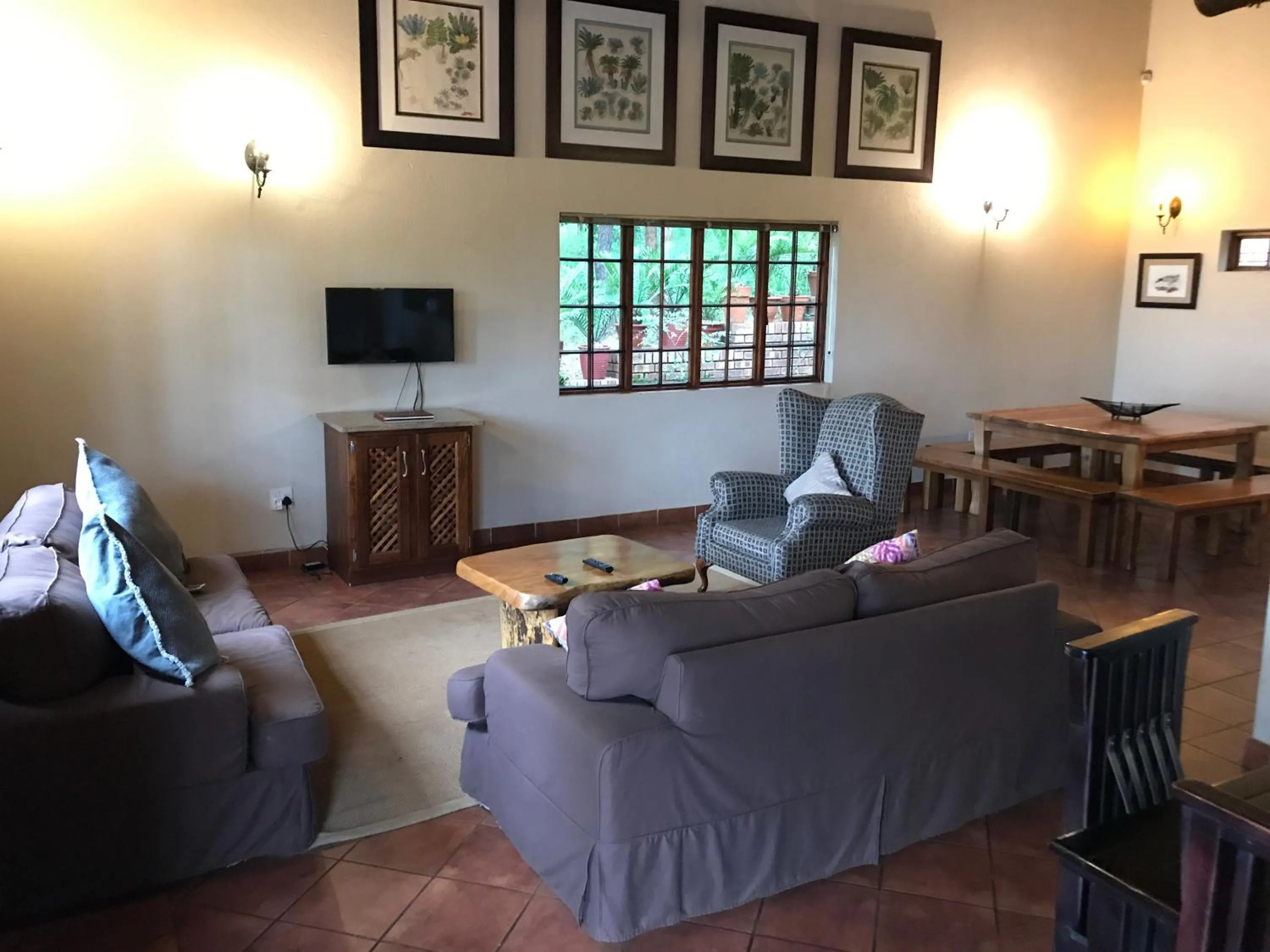 Living room in Amafu Forest Lodge