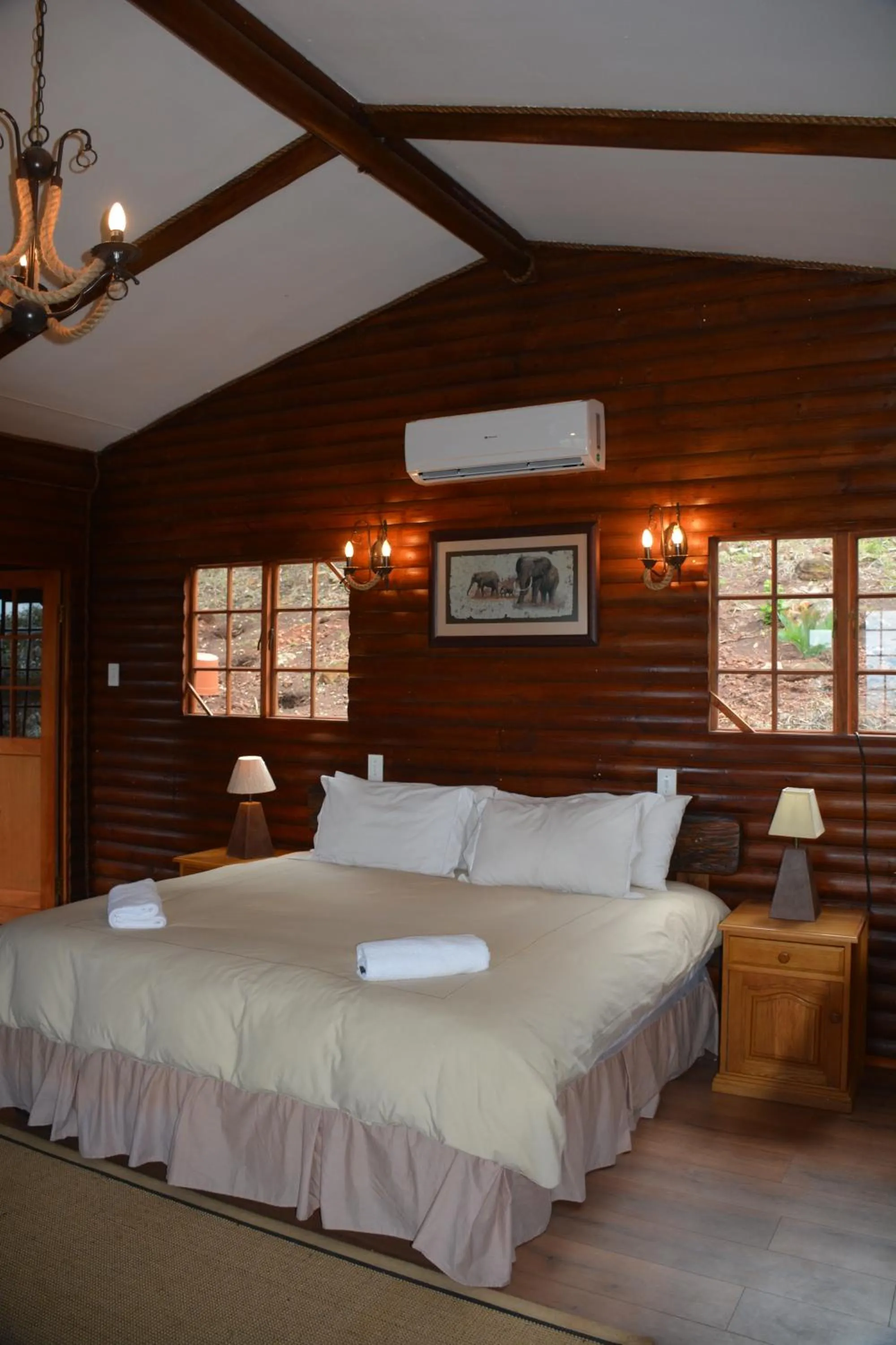 Bed in Amafu Forest Lodge