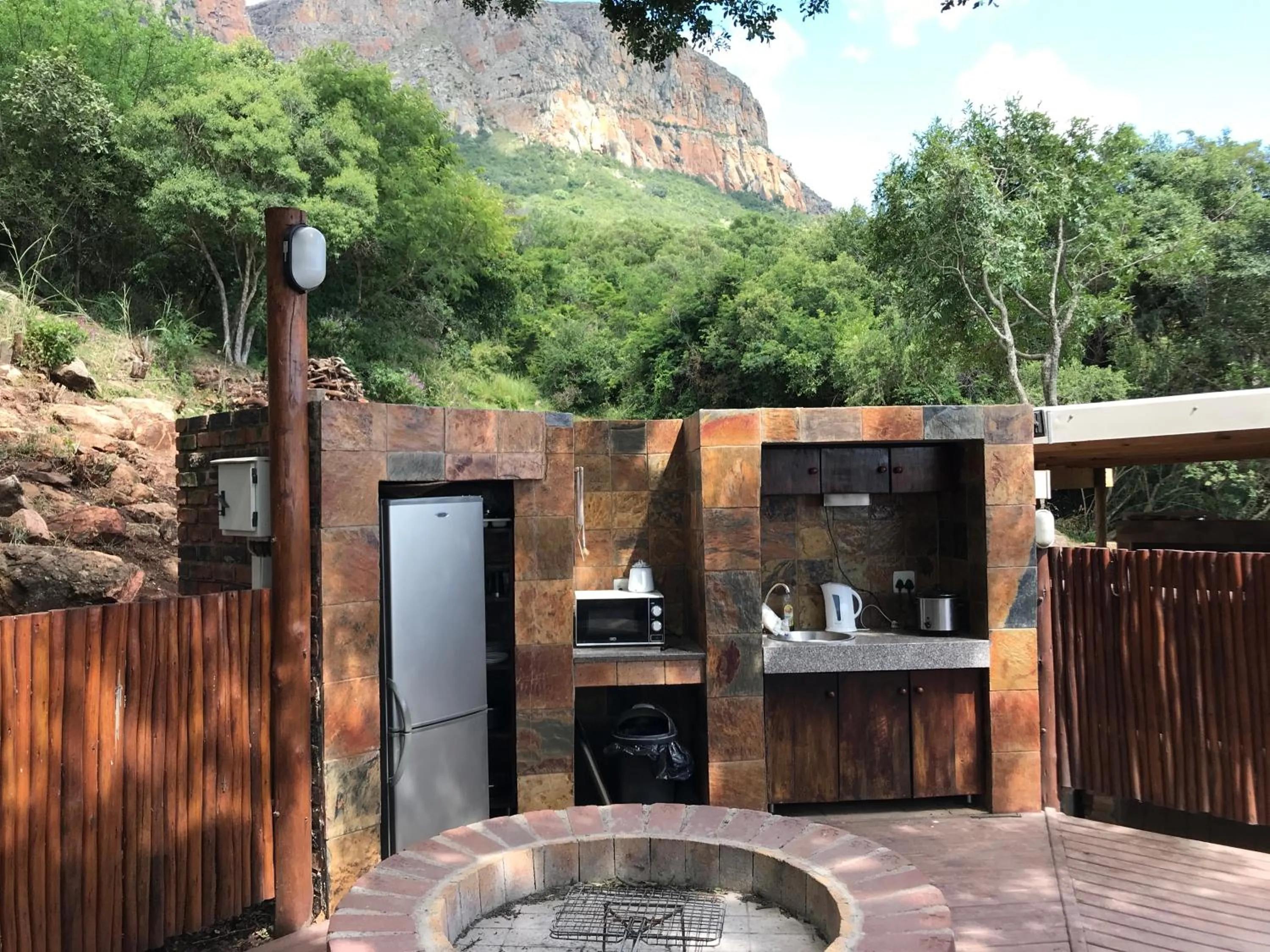 BBQ facilities in Amafu Forest Lodge