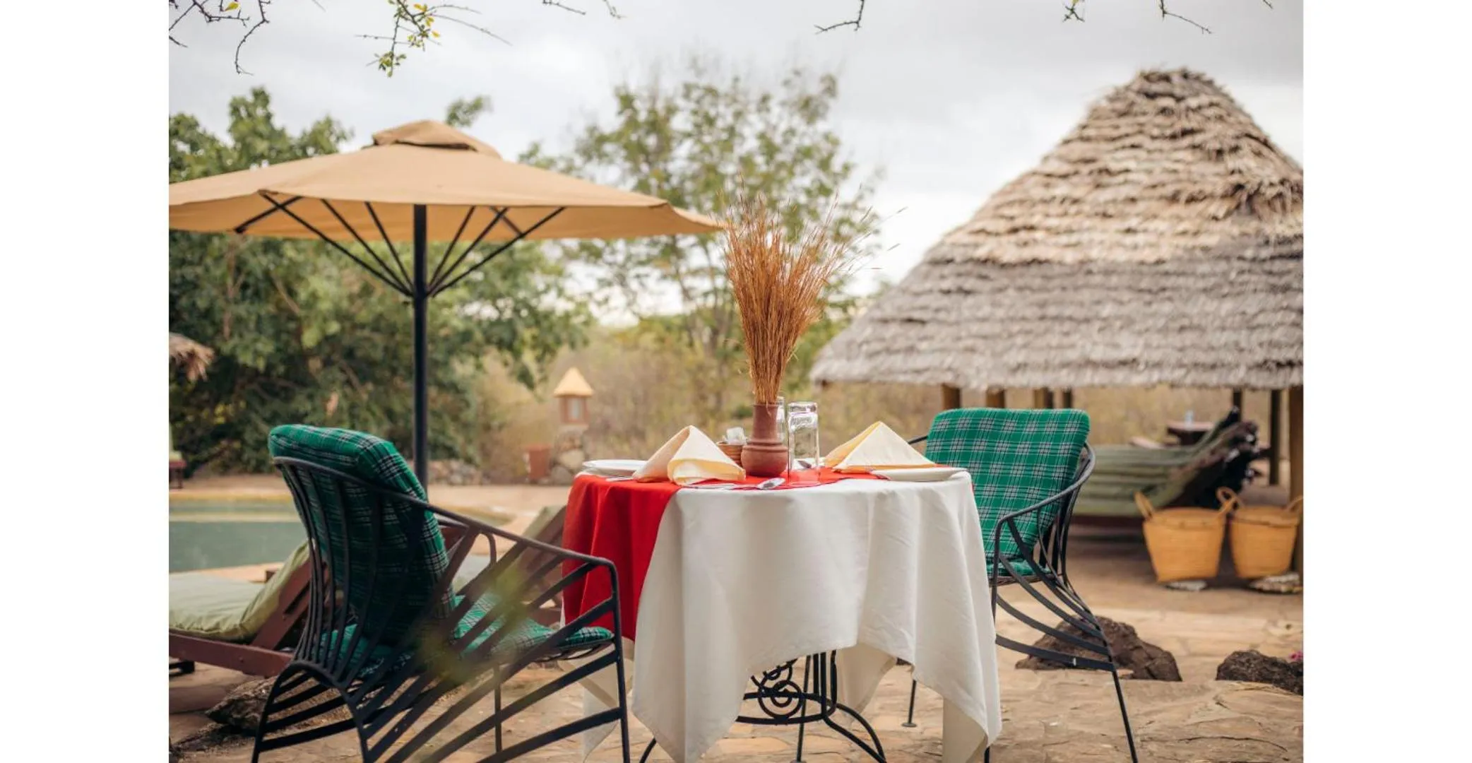 Swimming pool in Kia Airport Lodge