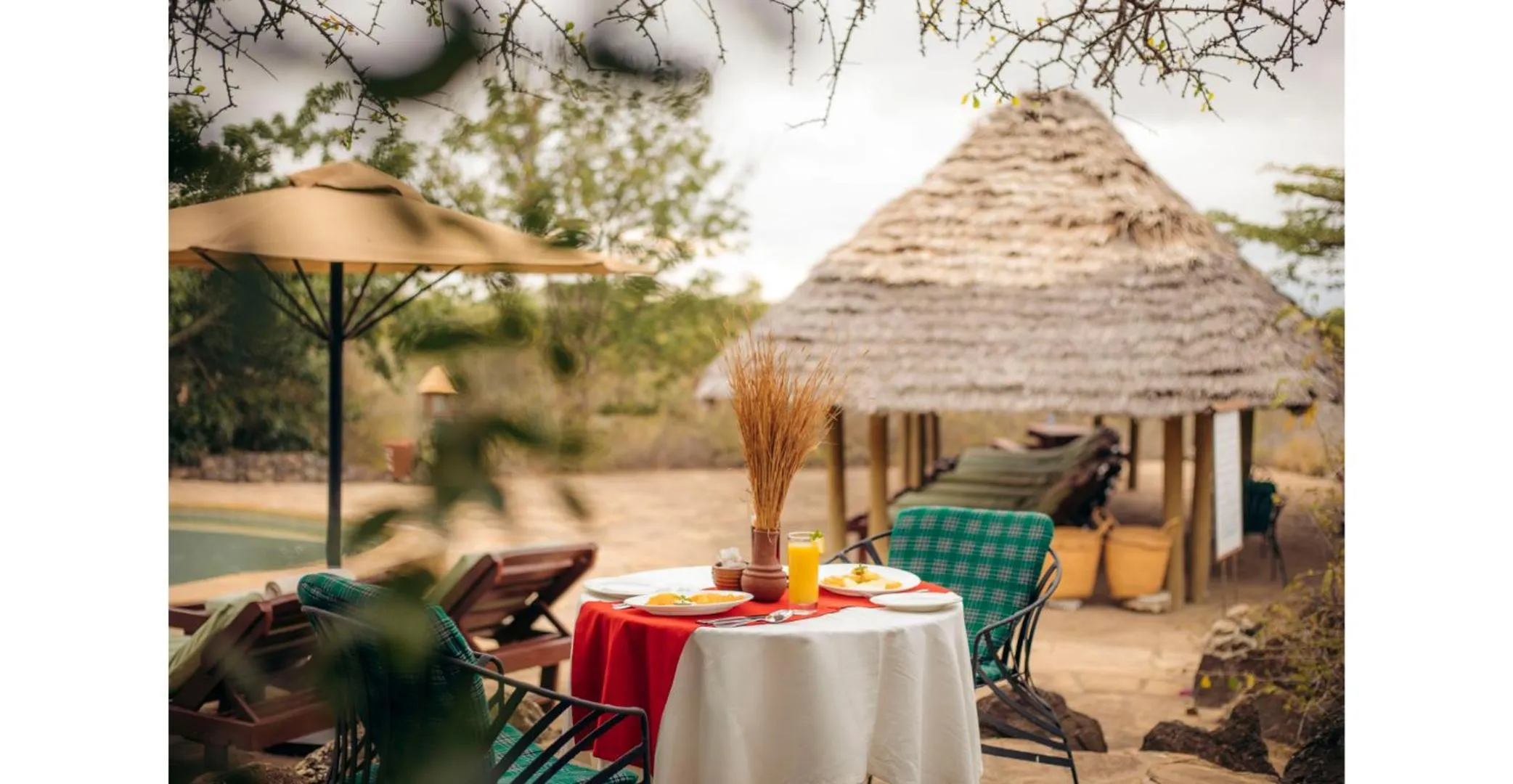 Swimming pool in Kia Airport Lodge