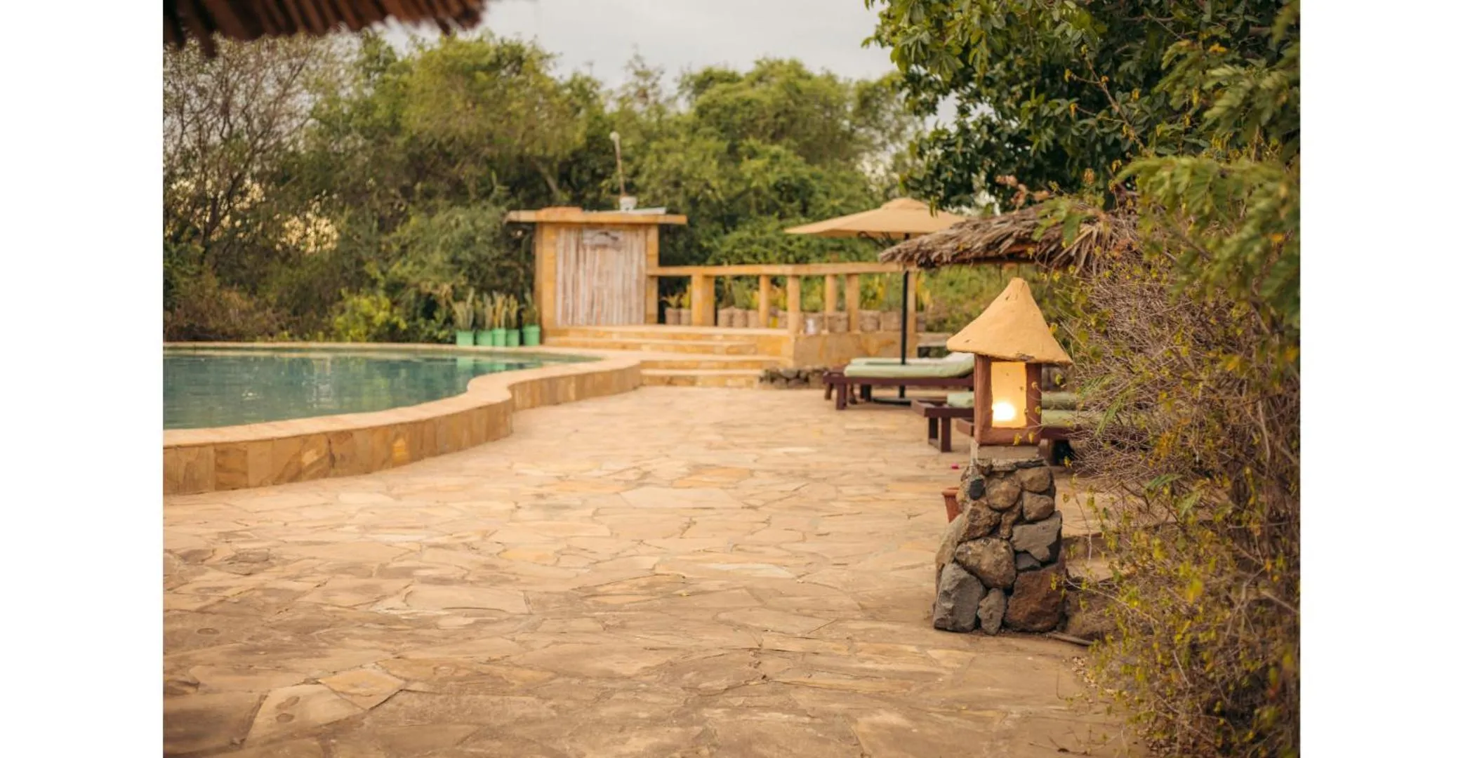 Swimming pool in Kia Airport Lodge