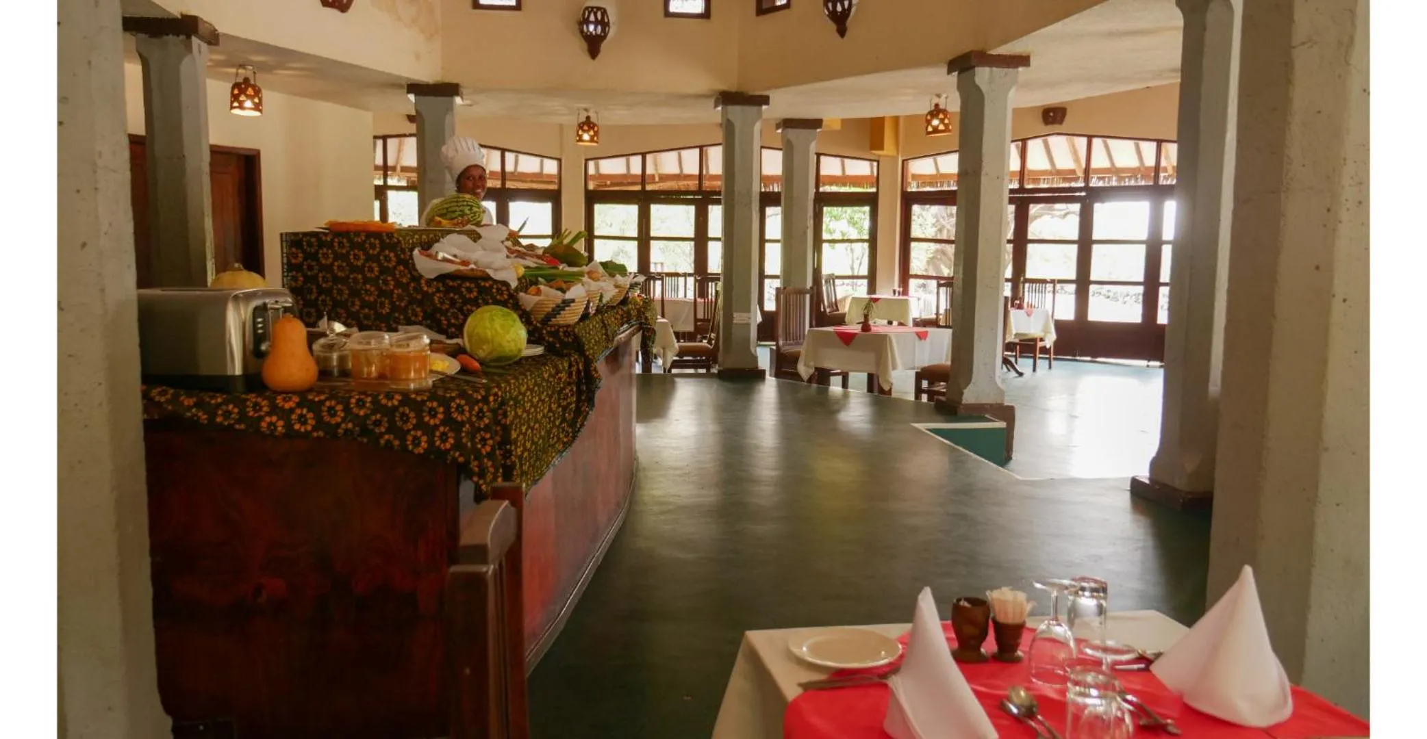 Restaurant/places to eat in Kia Airport Lodge