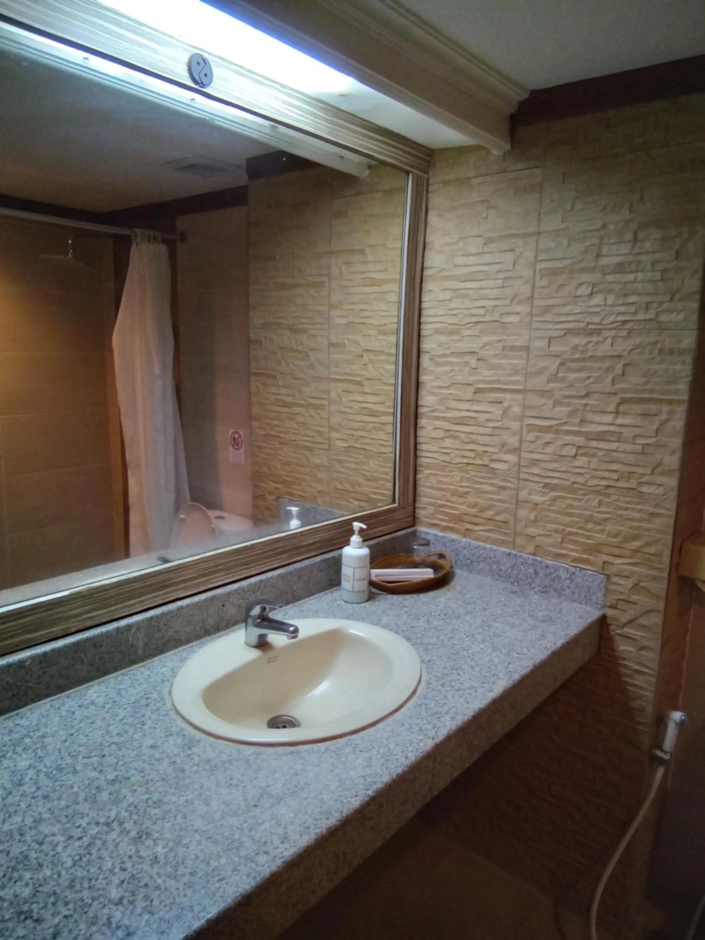 Bathroom in Hotel Puri Dibia Kuta