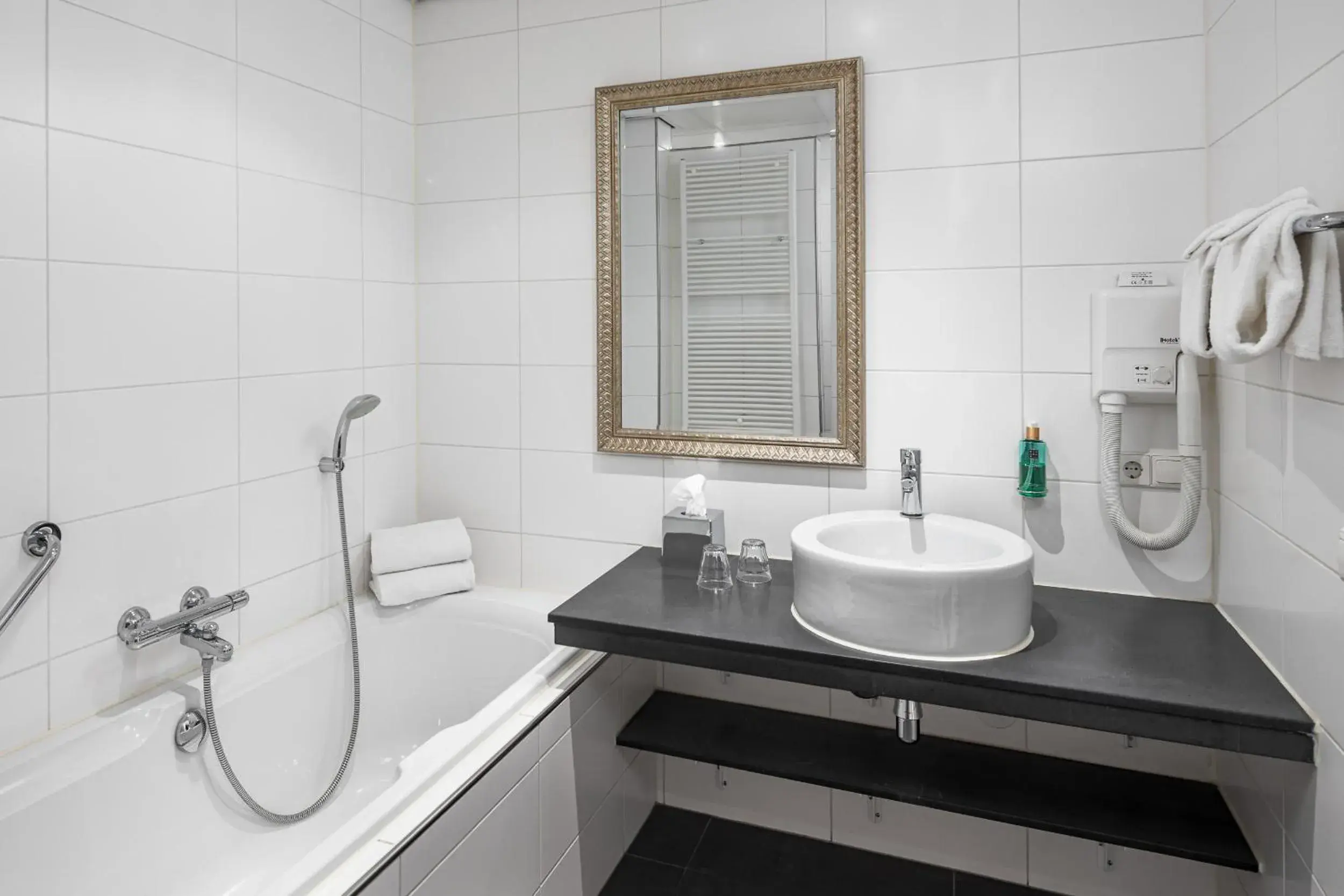 Deluxe Double Room in Strandhotel Domburg Deluxe Double Room in Strandhotel Domburg