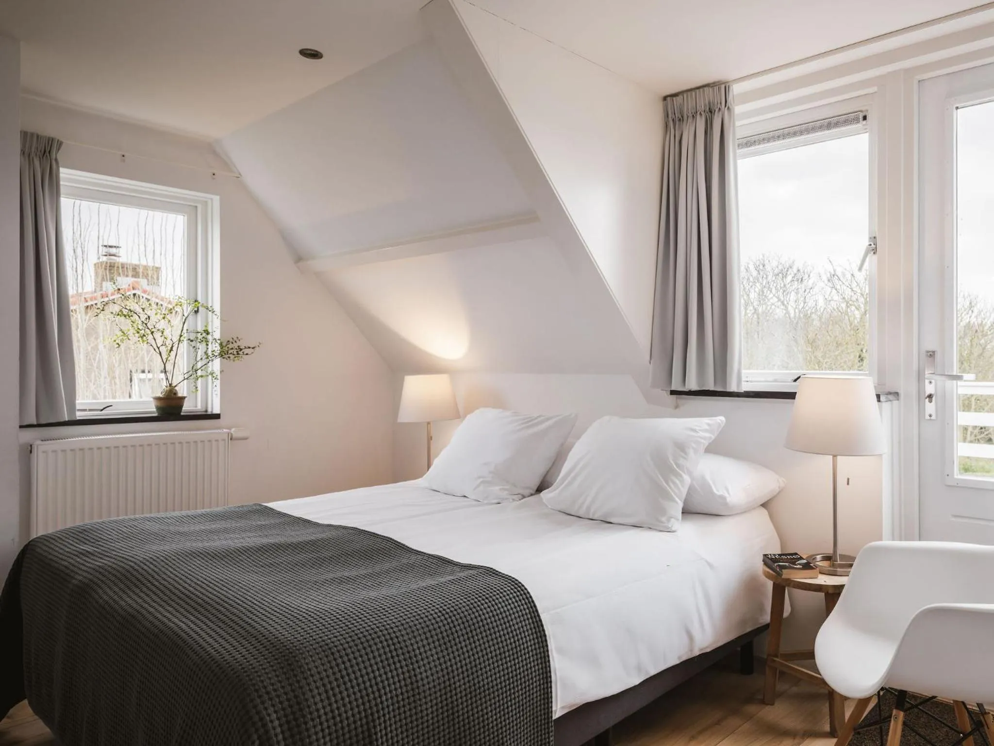 Bedroom, Bed in Strandhotel Domburg