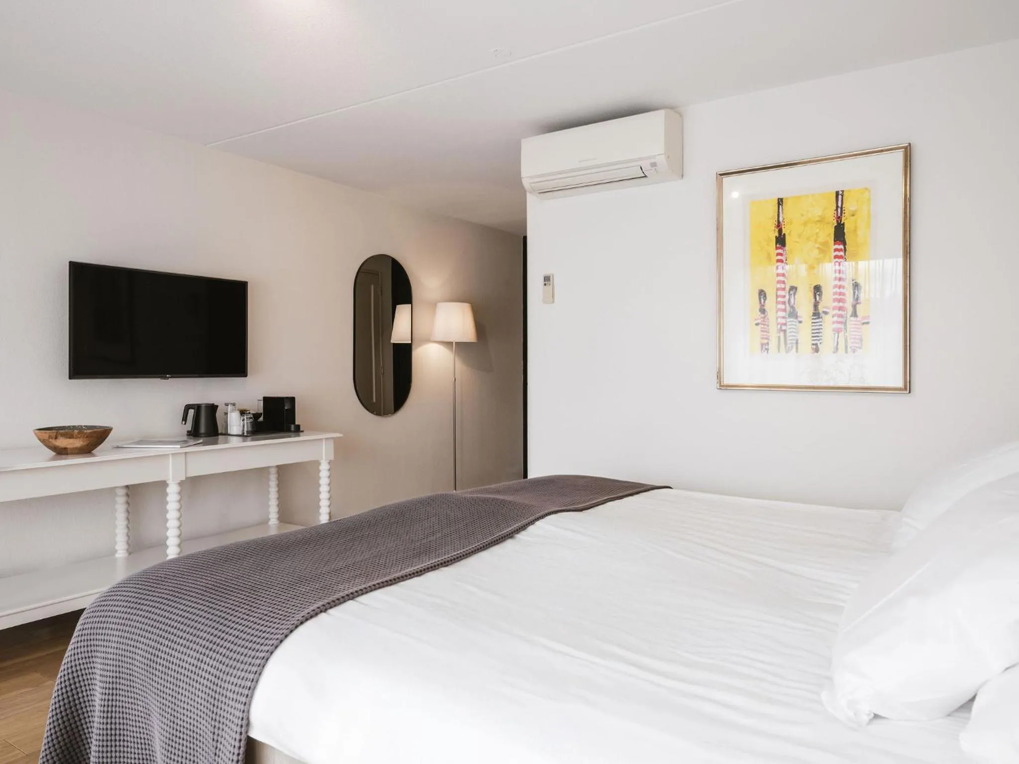 Bedroom, Bed in Strandhotel Domburg