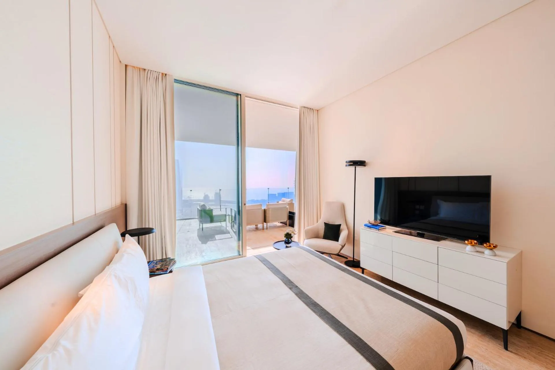 Bedroom, Bed in FIVE Luxe