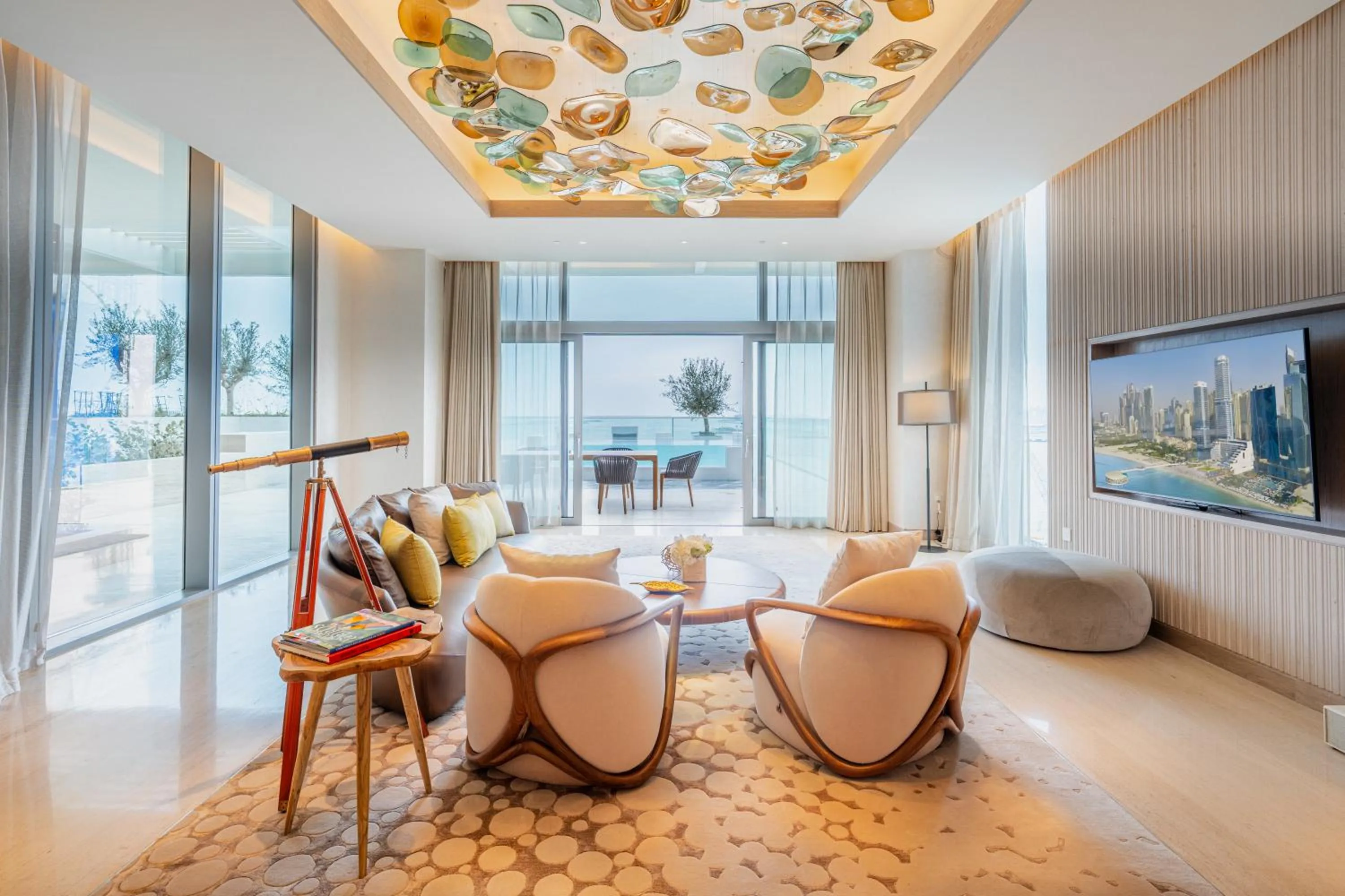 TV and multimedia in FIVE Luxe