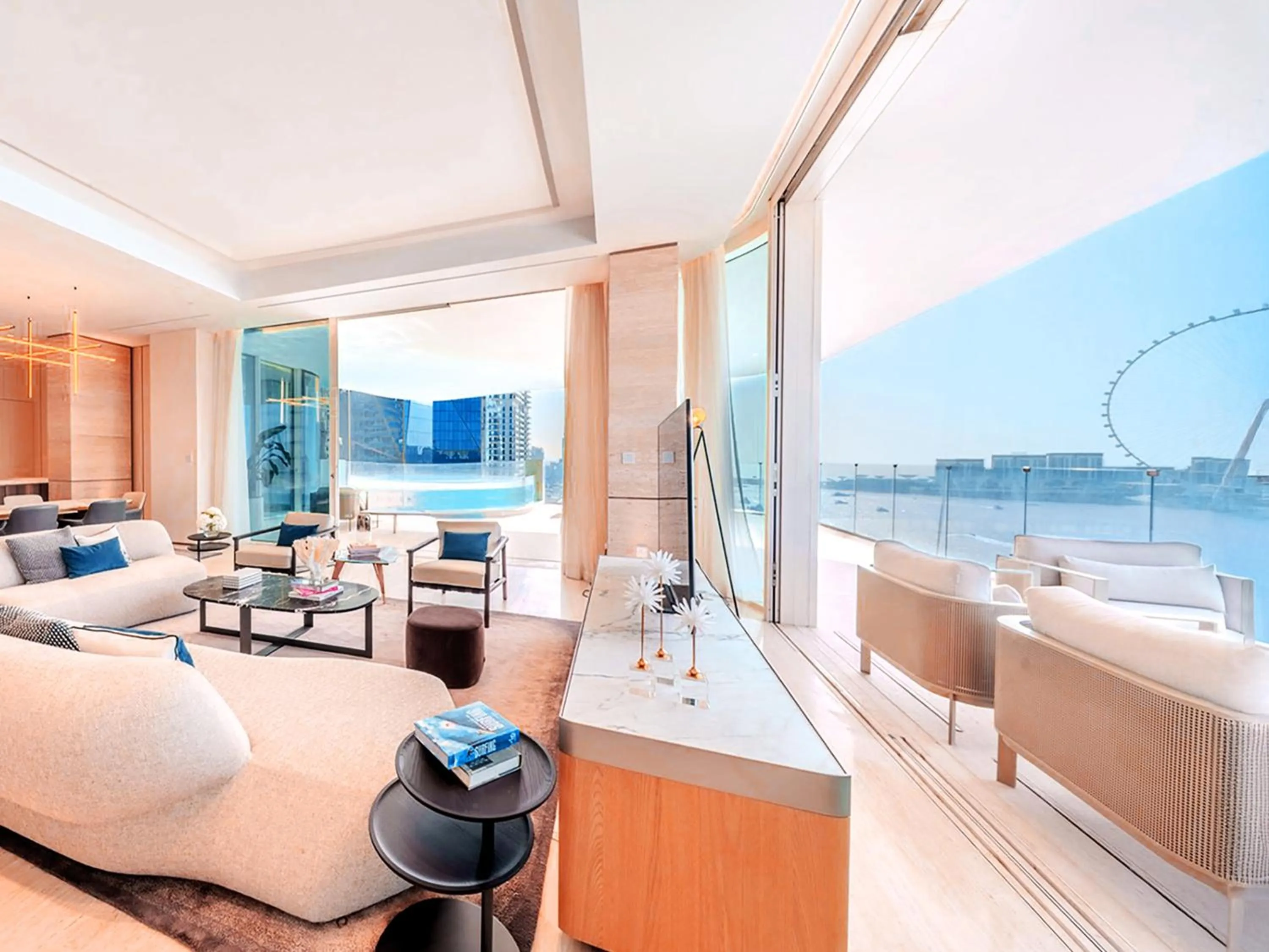 Living room, Bed in FIVE Luxe