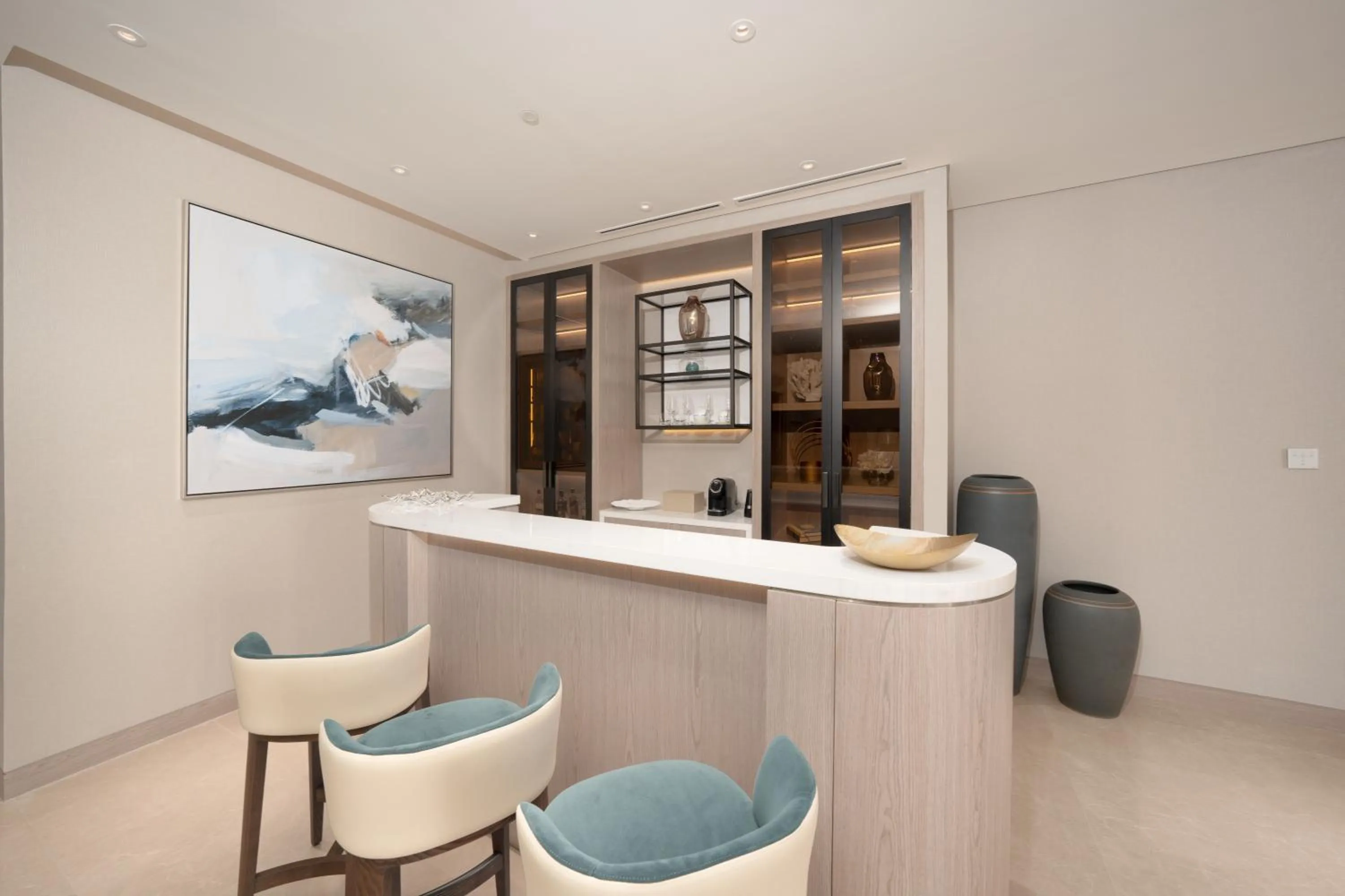 Lounge or bar in FIVE Luxe