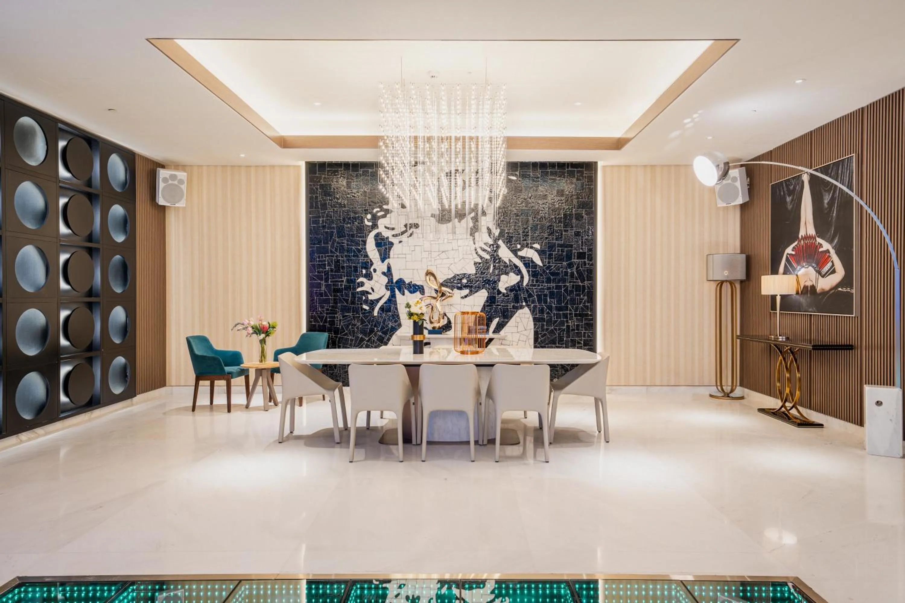 Dining area in FIVE Luxe