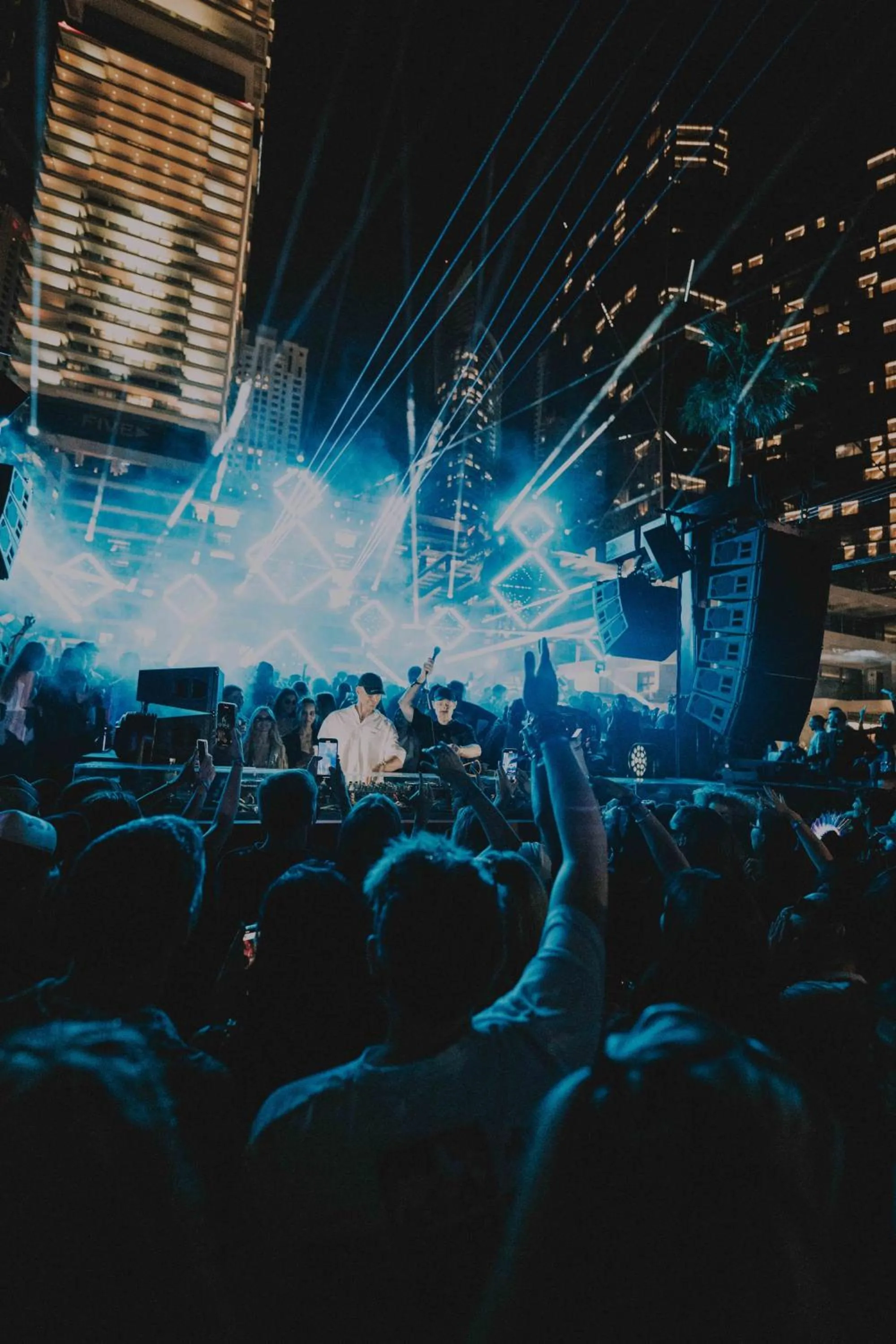 Evening entertainment in FIVE Luxe