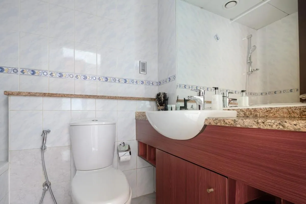 Bathroom in Frank Porter - Lake View Tower